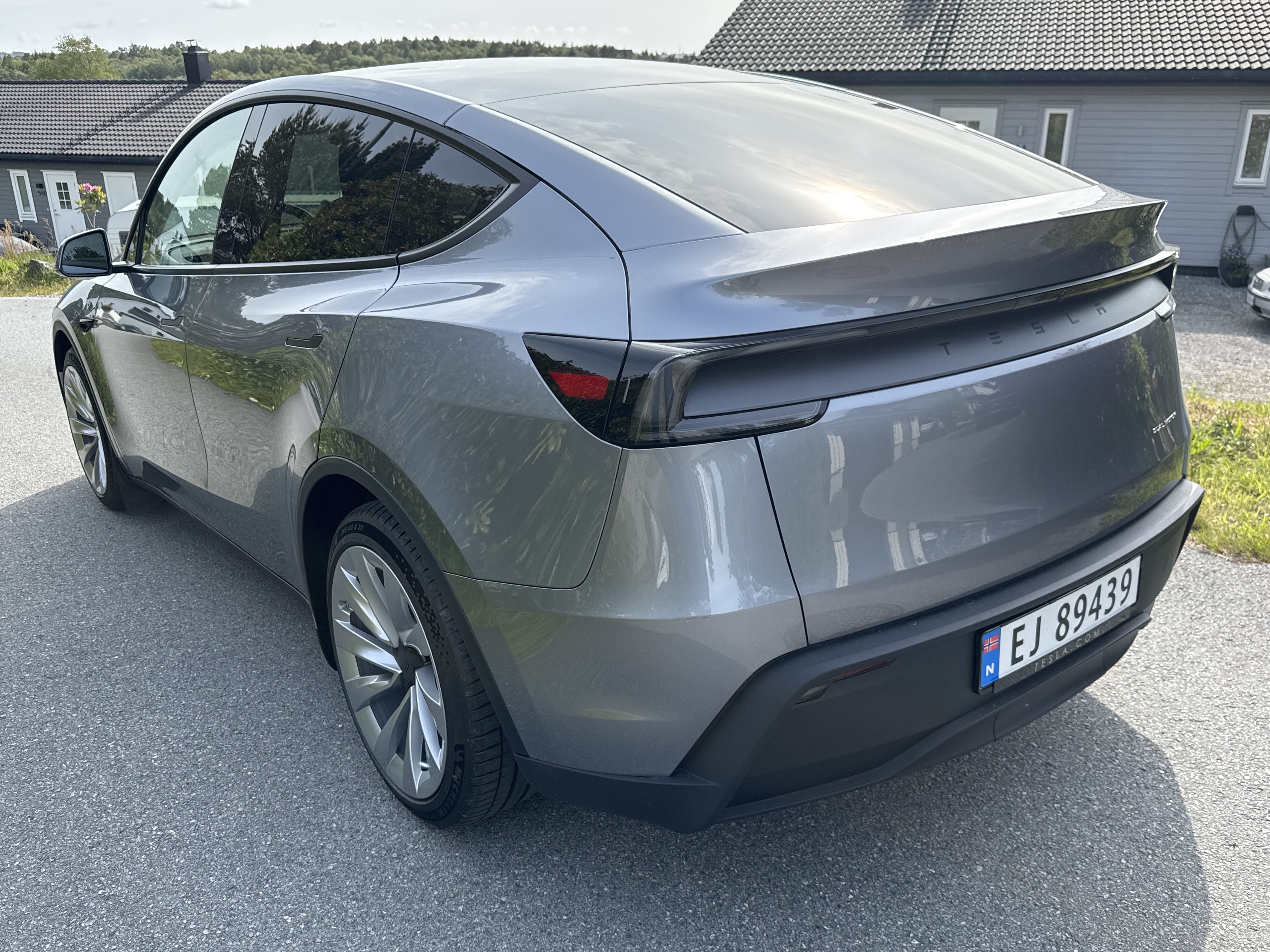 Tesla Model Y Long Range med GPS