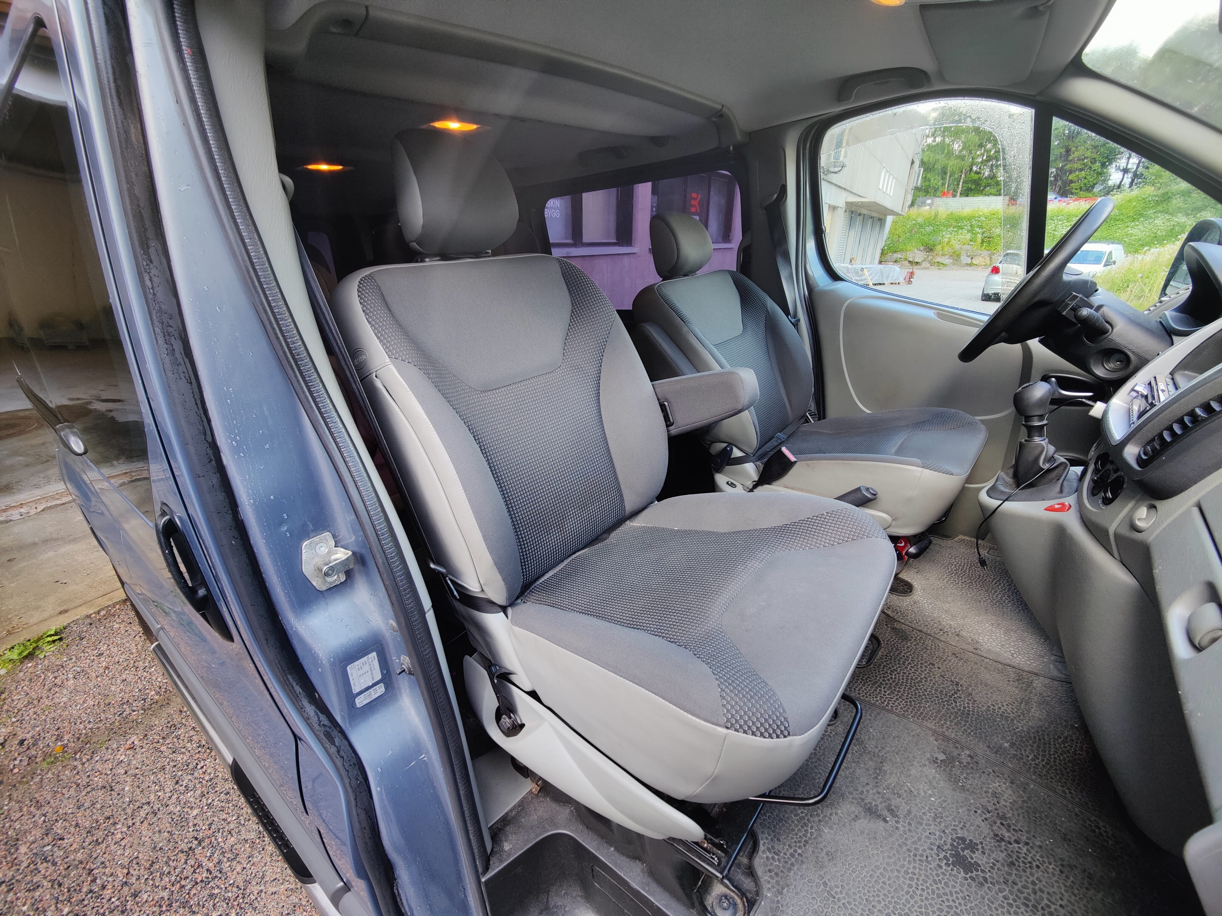 Opel Vivaro Minibuss 2.0 med Bluetooth audio
