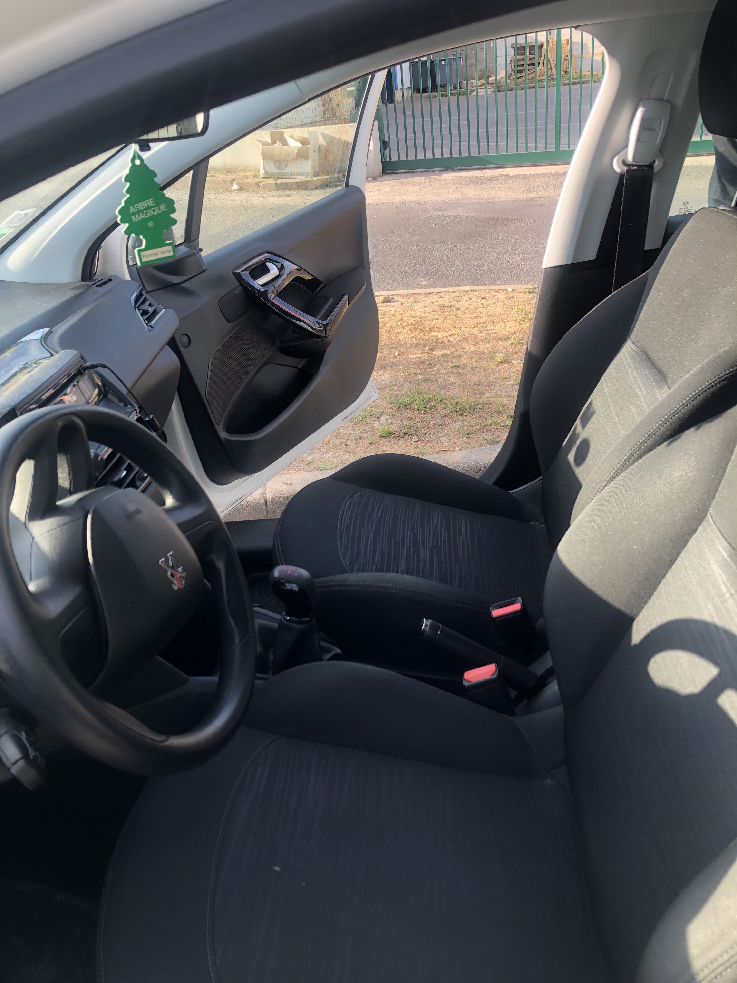 Peugeot 208 avec Entrée audio / iPod