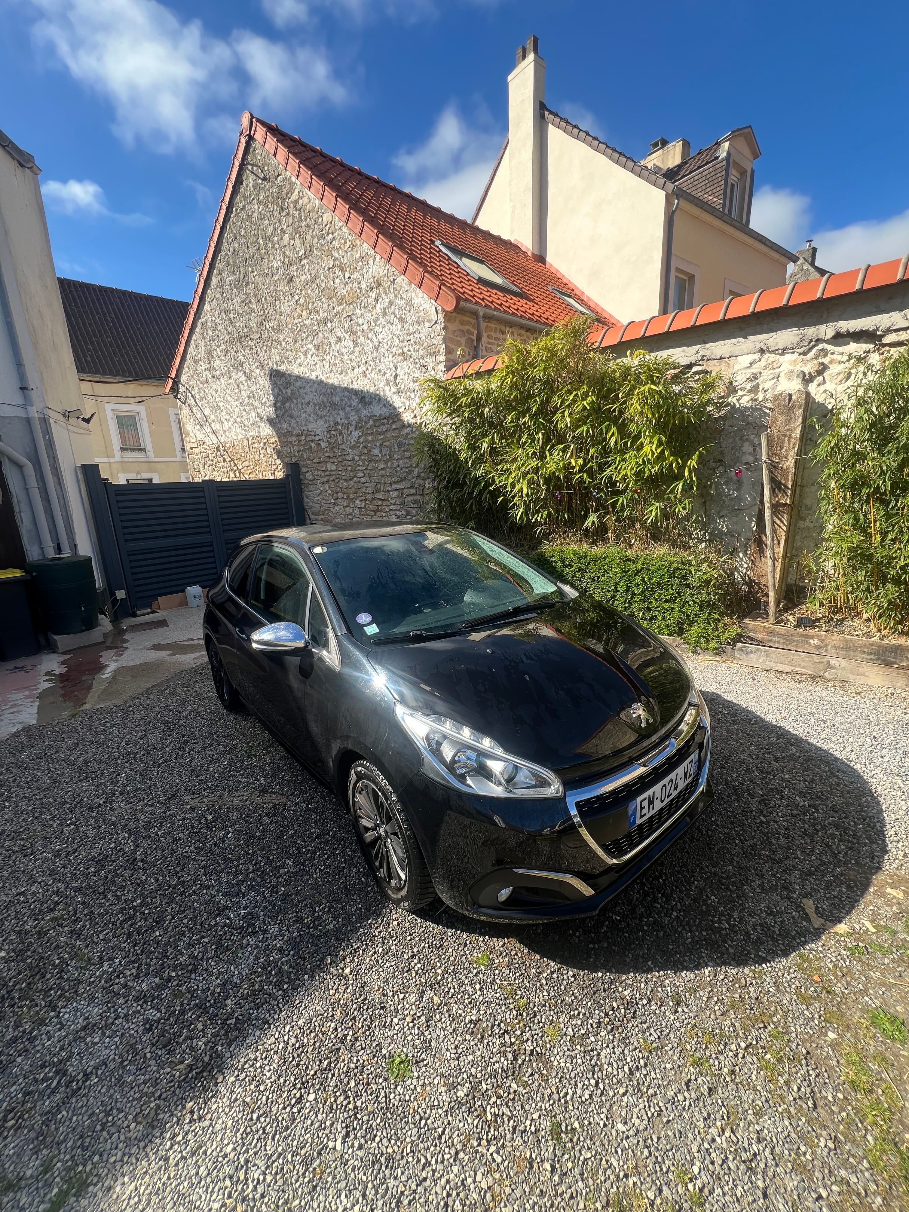 Peugeot 208, 2017, Essence 95