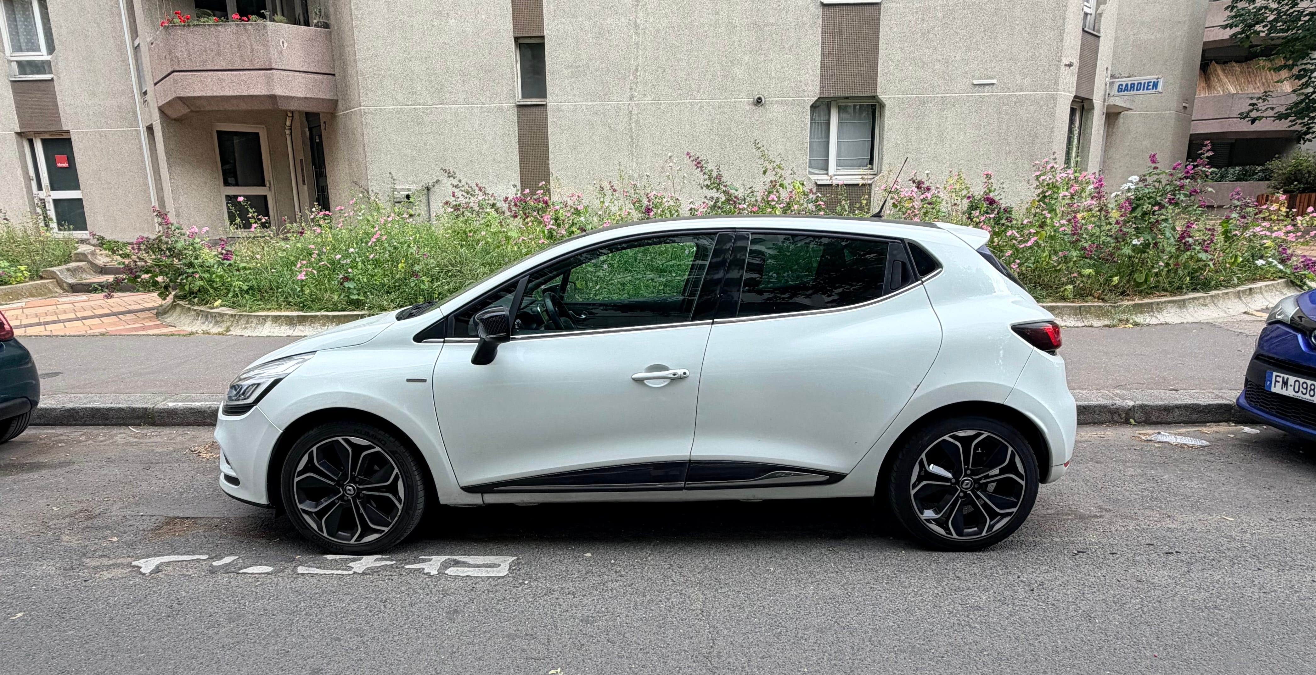 Renault Clio with Air conditioning