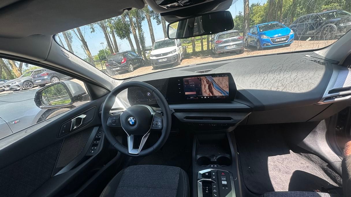 BMW Série 1 HC777 avec Apple CarPlay