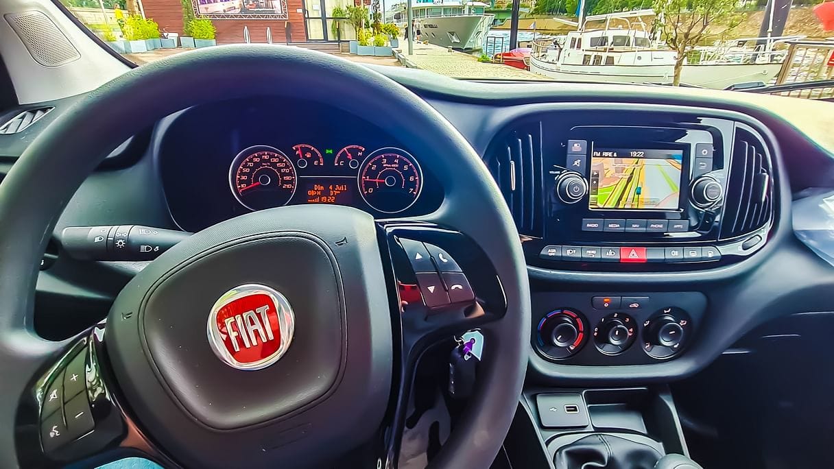 Fiat Doblo Cargo Maxi (=rallongé) essence/GNV (GC947) (clim, 3 places, GPS, USB,  ...) avec Entrée audio / iPod