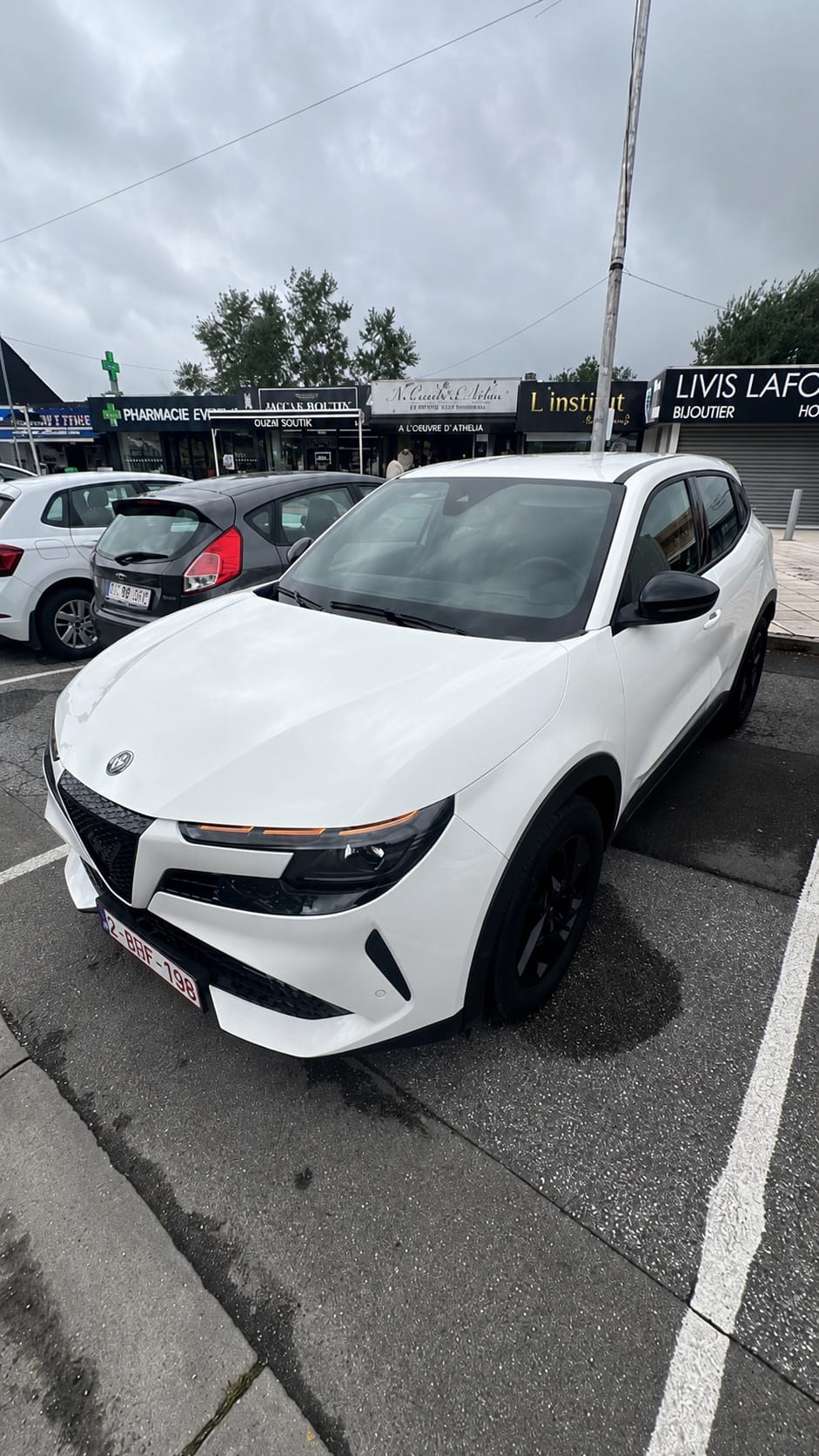 Alfa-Romeo Junior, 2025, Euro 95 (E10) / Elektrisch (hybride), automatisch