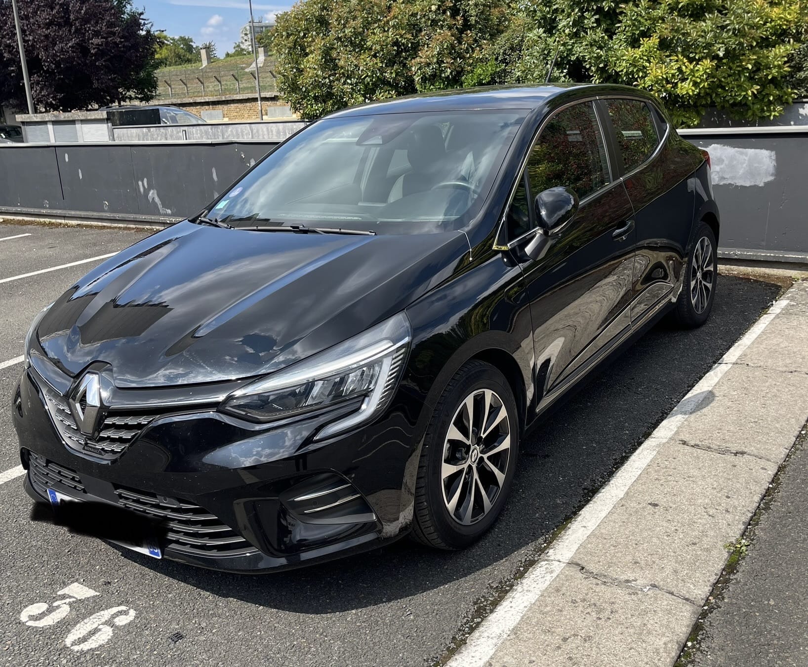 Renault Clio E-tech, 2022, Essence 98 / Électrique (hybride), automatique