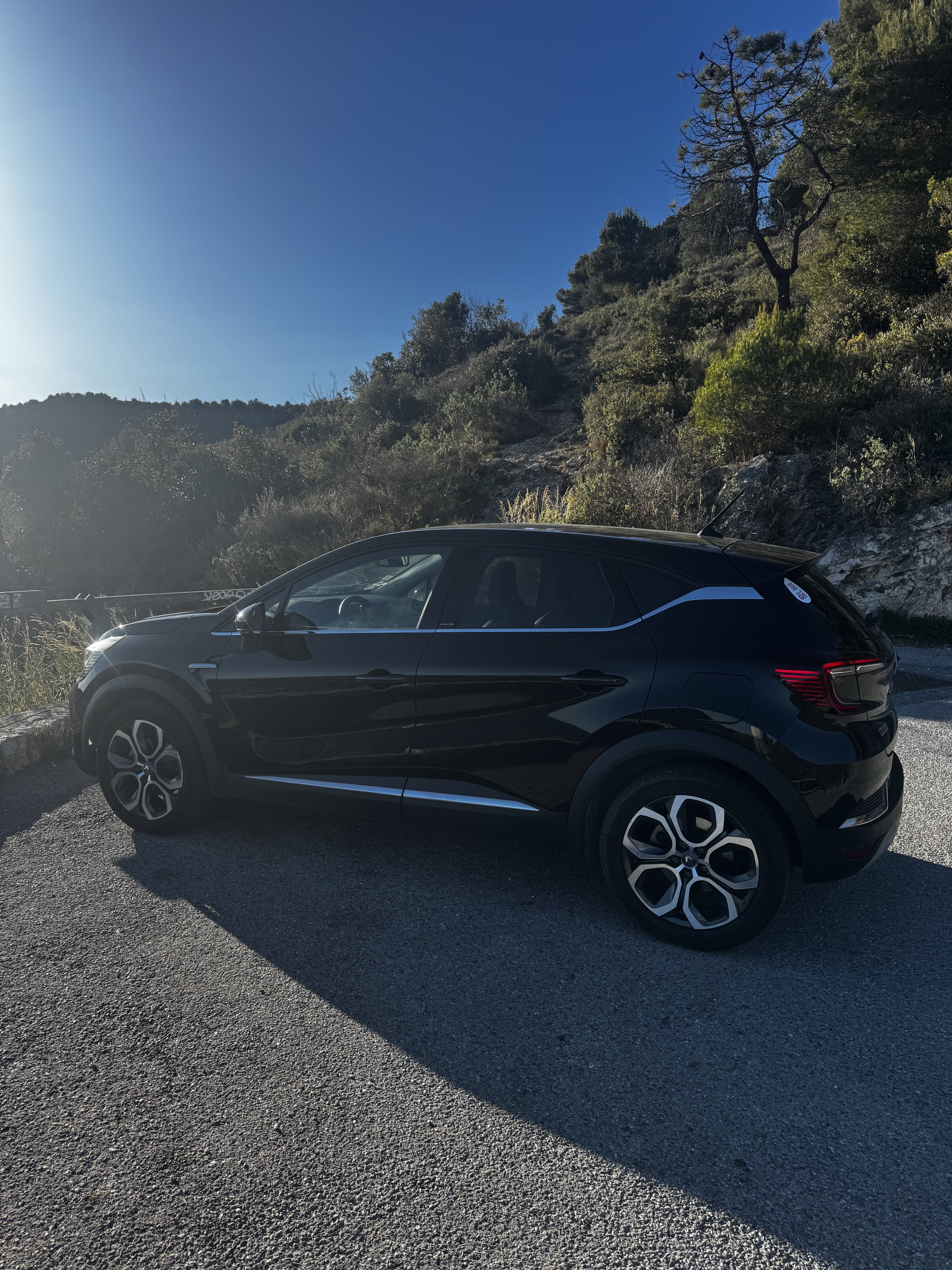Renault Captur, 2021, Essence 95 / Électrique (hybride), automatique