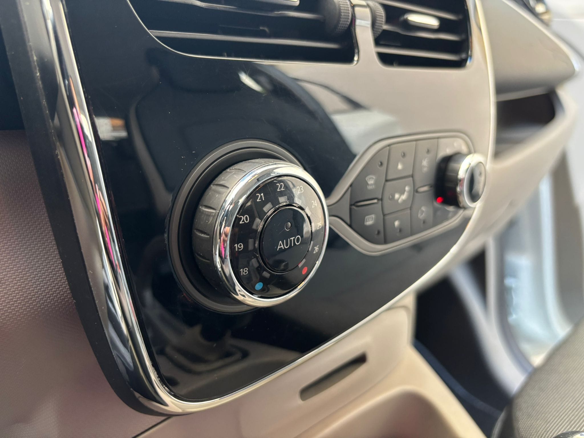 Renault ZOE Intens – Autonomie Urbaine 22 kW – 100 % électrique, stationnement gratuit avec Siège bébé