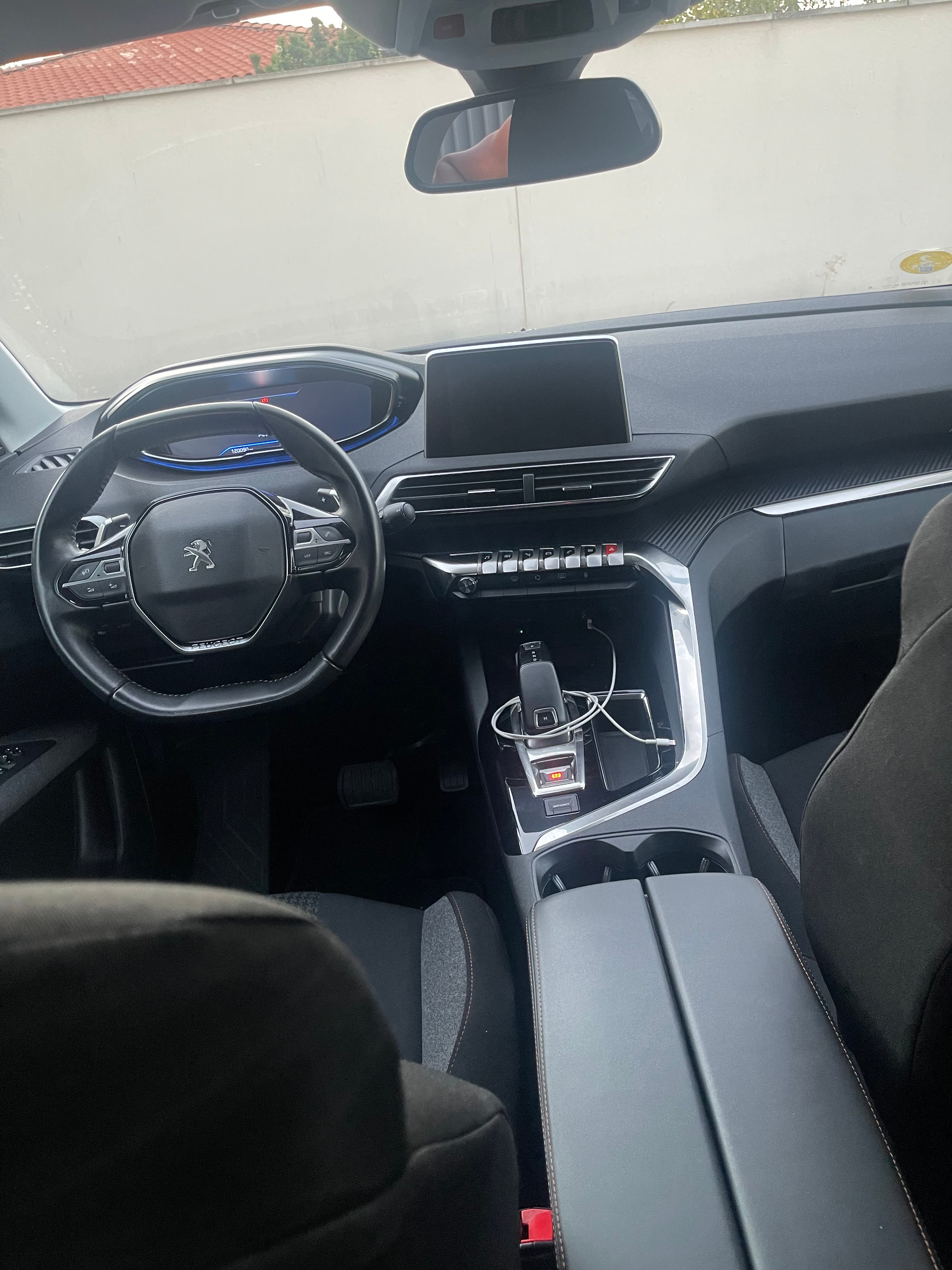 Peugeot 3008 mit Navigationsgerät