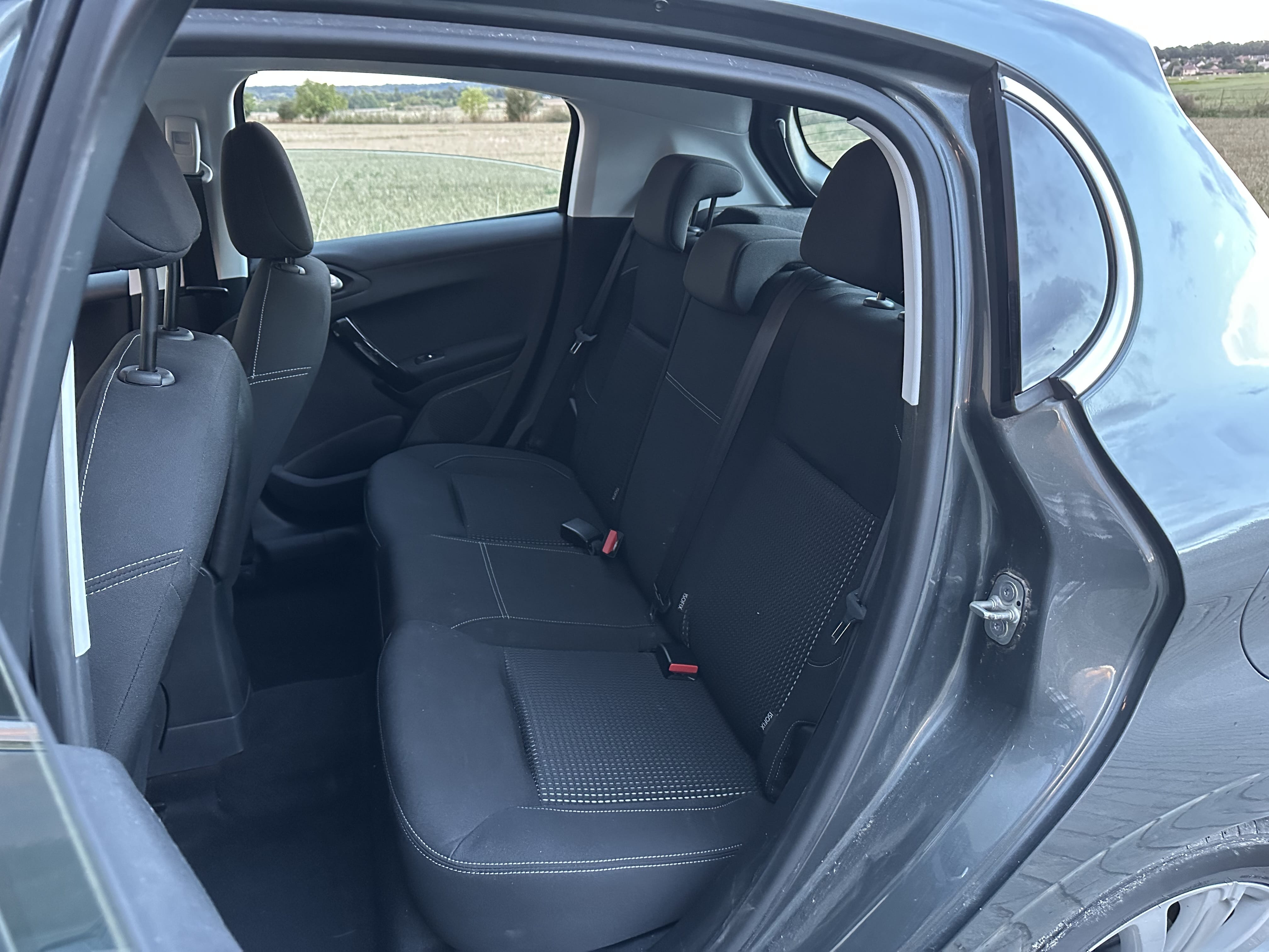 Peugeot 208 avec Apple CarPlay