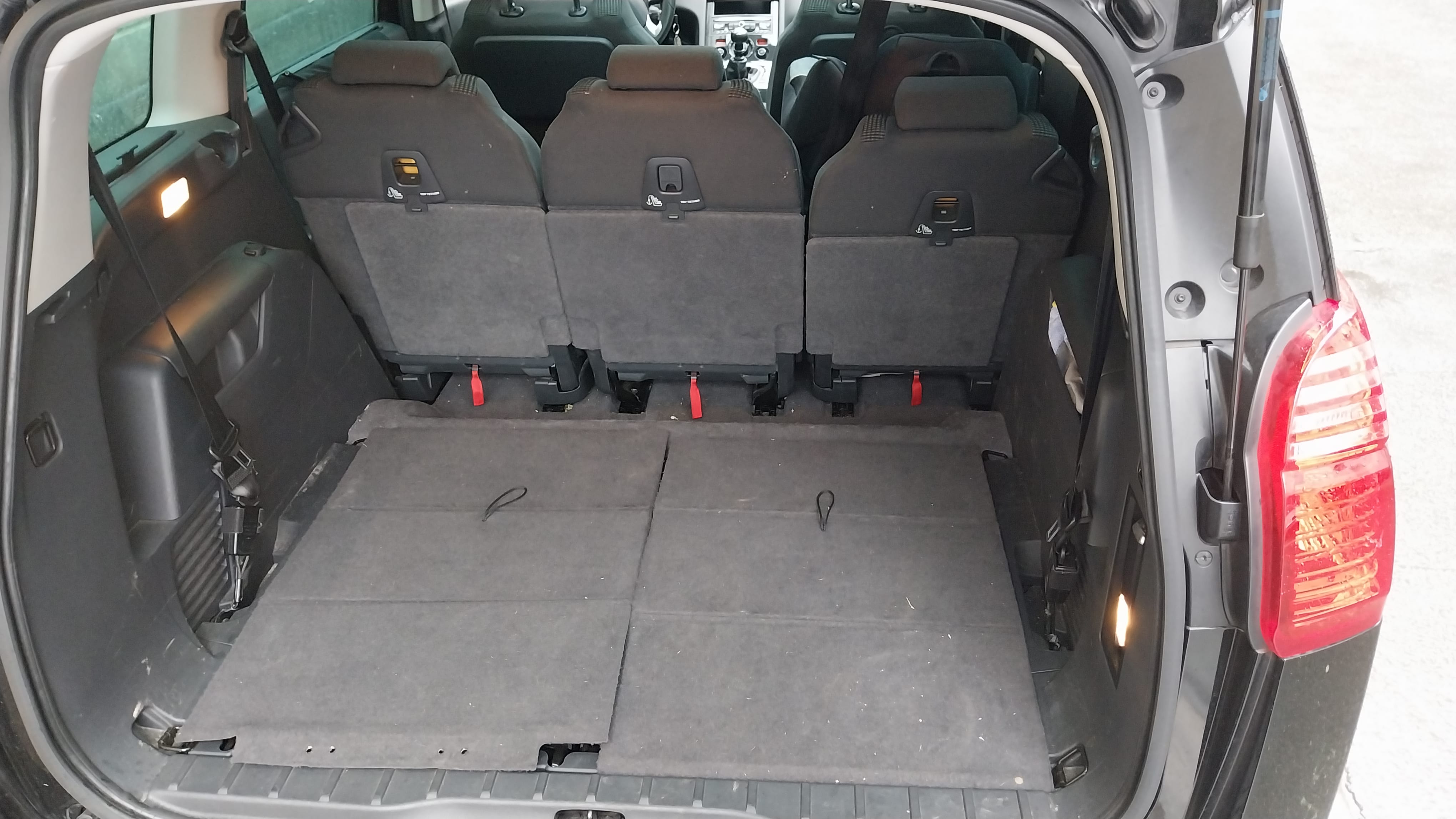 Peugeot 5008 avec Siège bébé