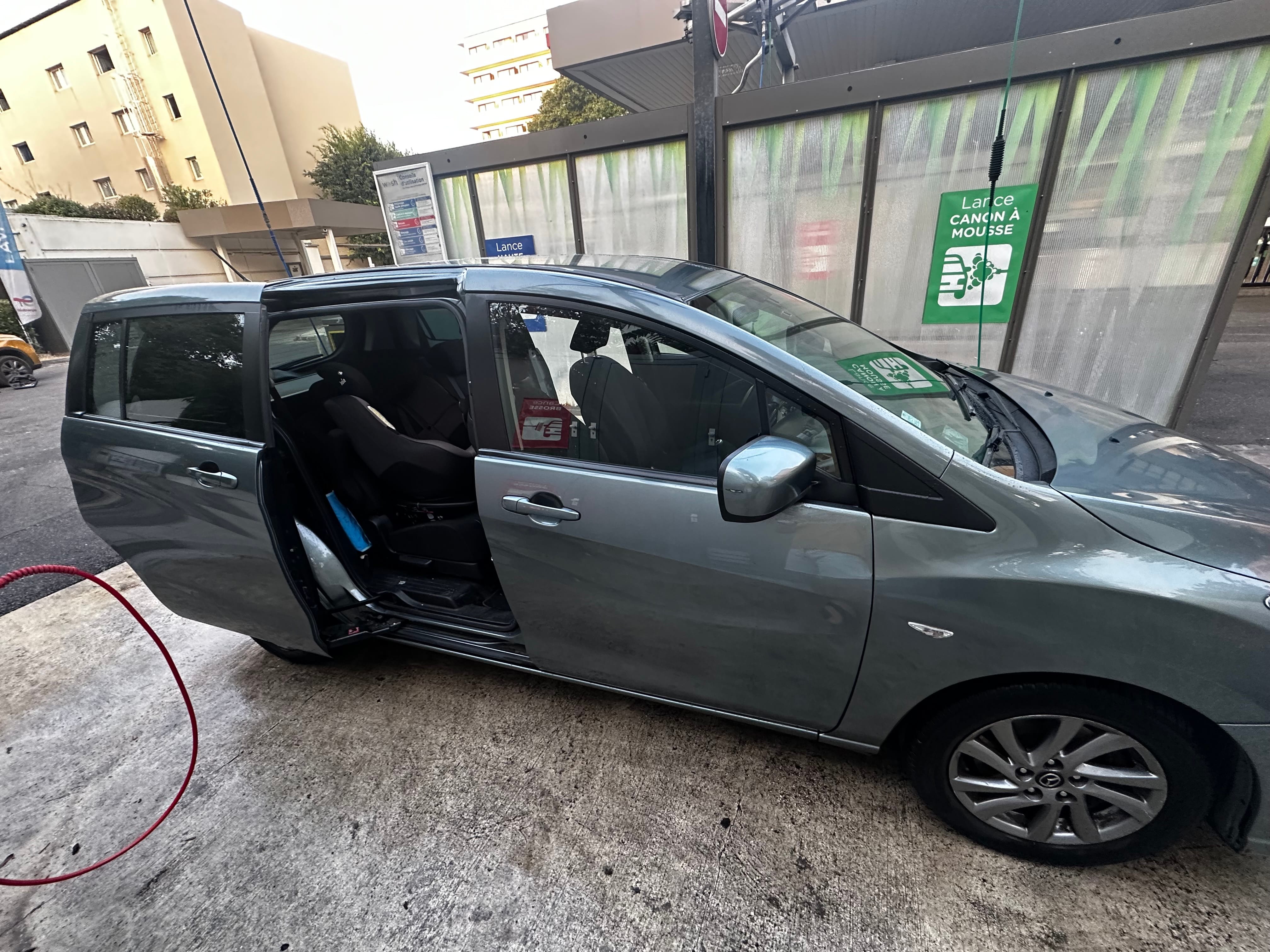 Mazda 5 avec GPS