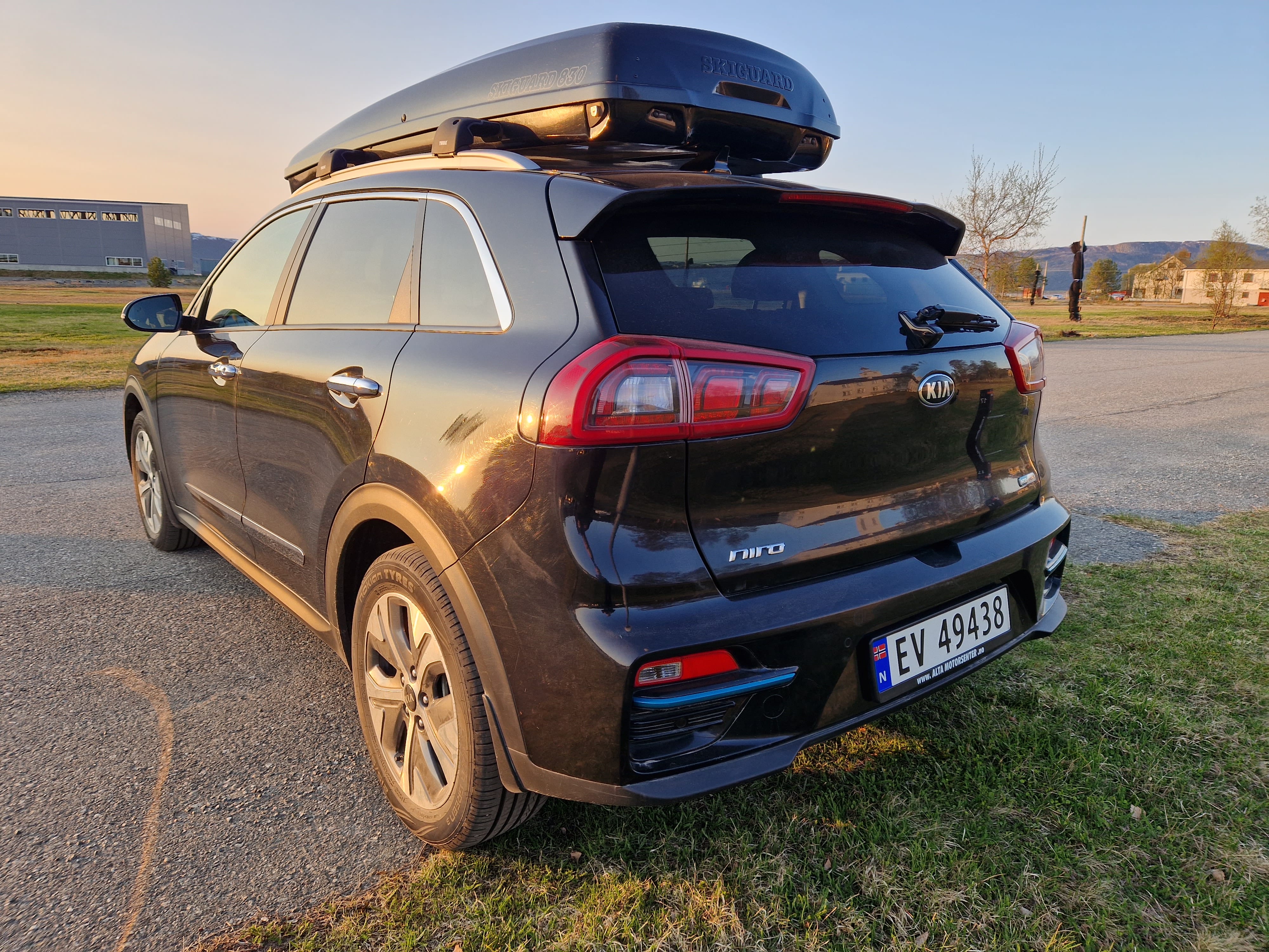 Kia e-Niro Velutstyrt KIA E-Niro first edition 64 kWt batteri, soltak og skiboks med GPS