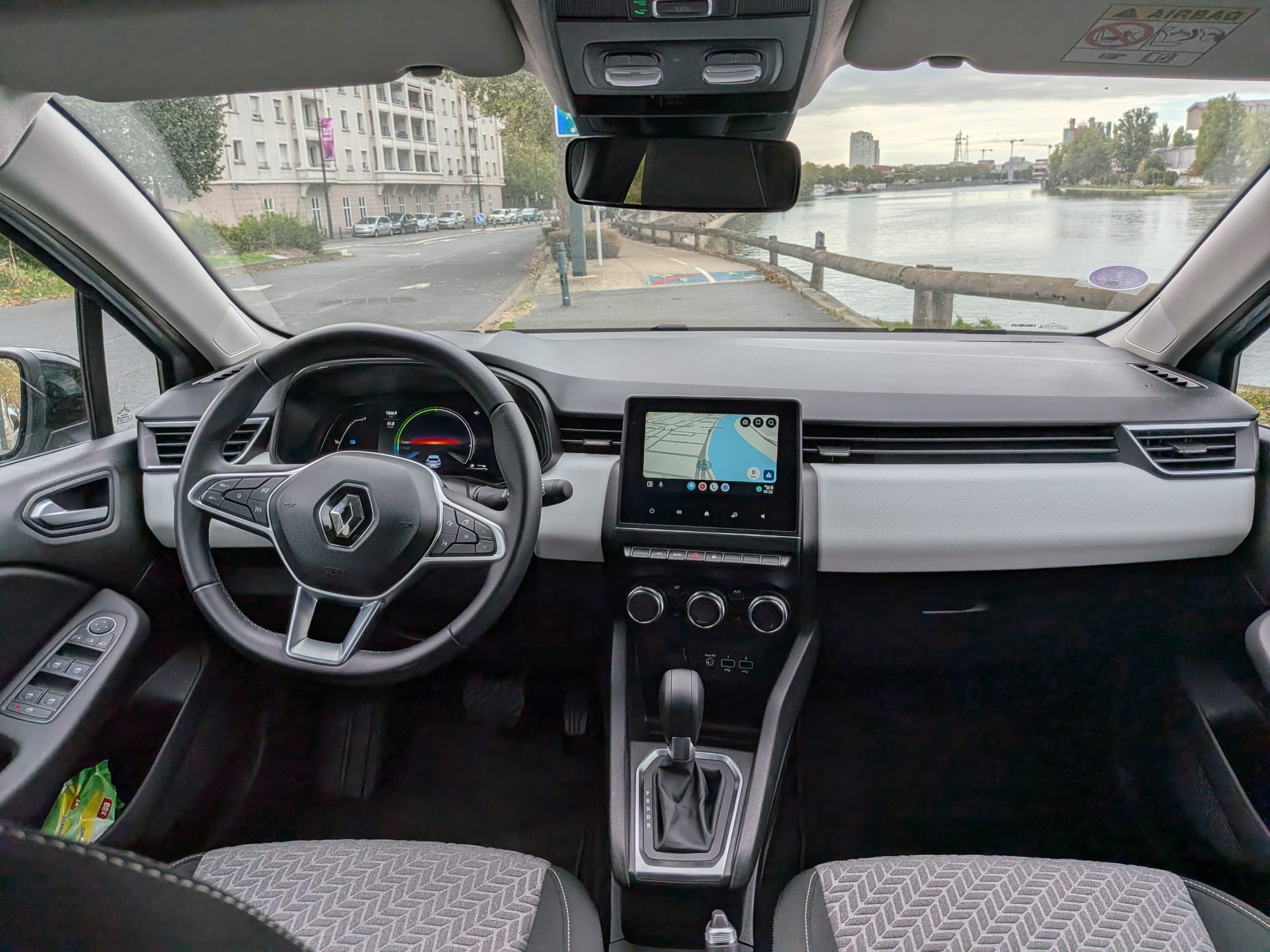 Renault Clio E-tech avec GPS