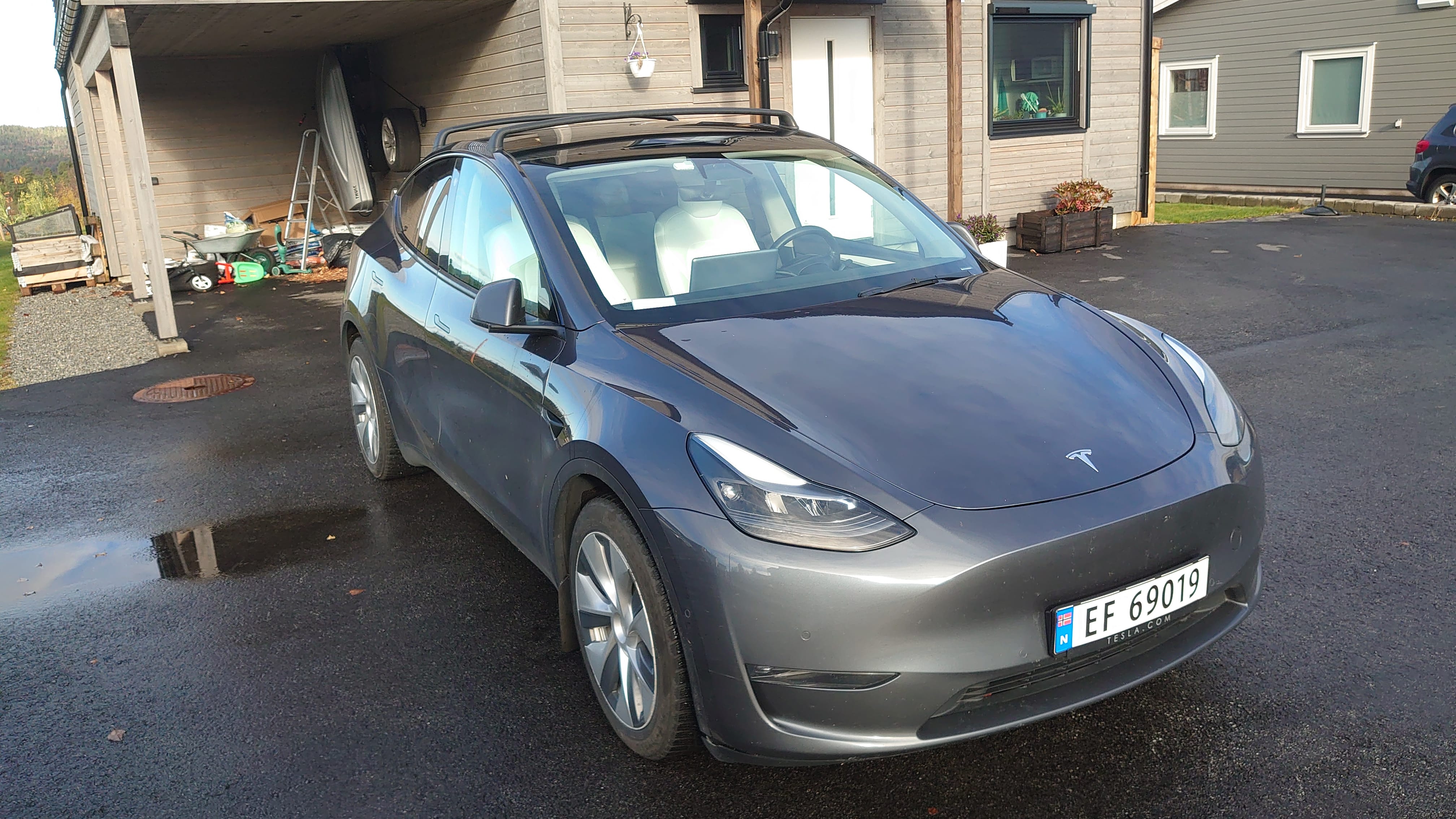 Tesla Model Y Long Range med Cruisekontroll