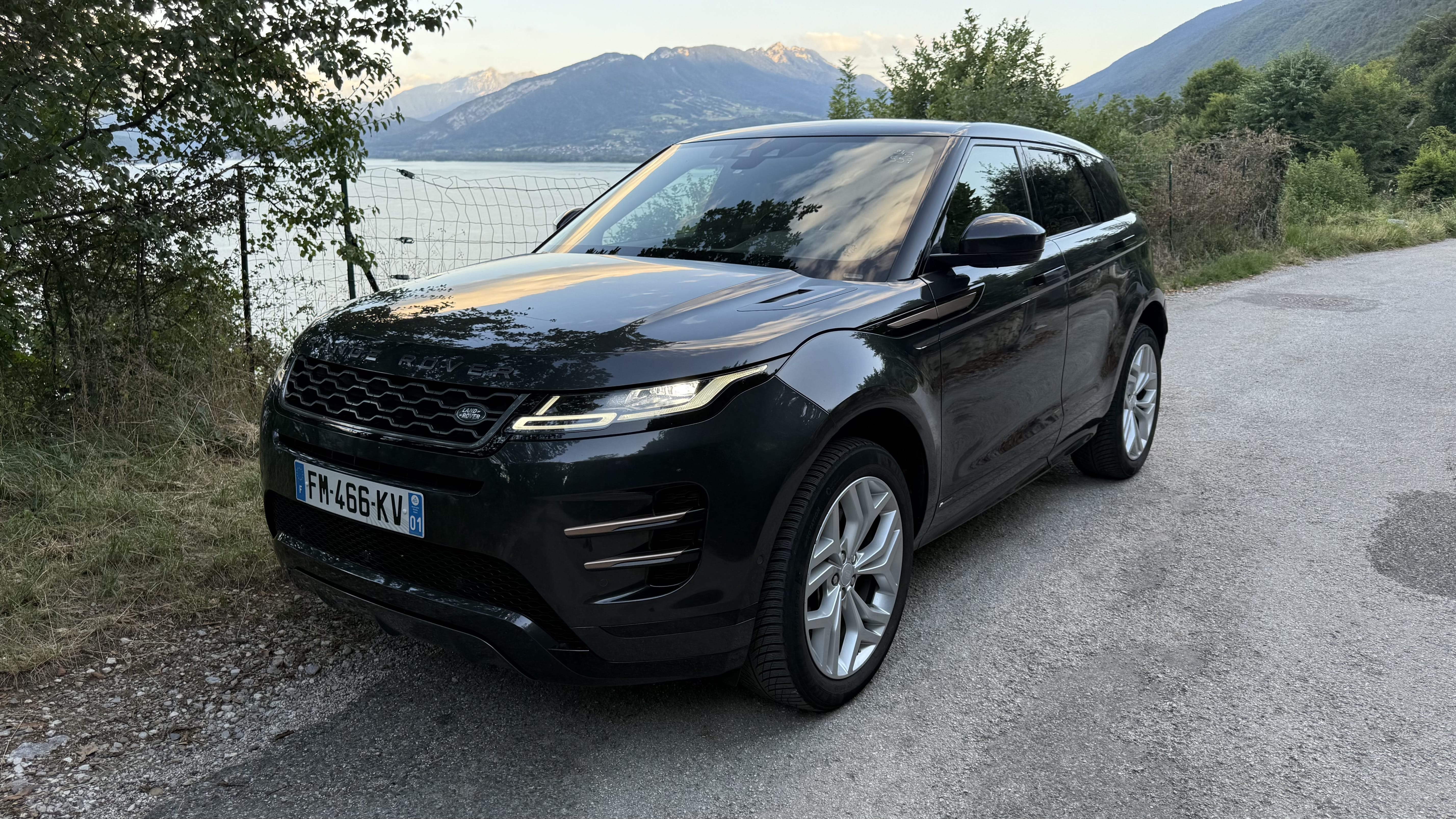 Land-Rover Range Rover Evoque R-Dynamic SE avec Quatre roues motrices