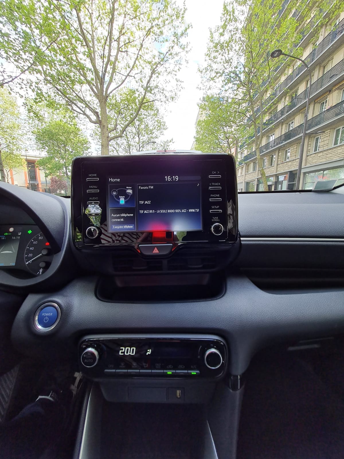 Toyota Yaris Hybride (FY662) (Clim, Bluetooth, connectivité smartphone, ...) # avec Entrée audio / iPod