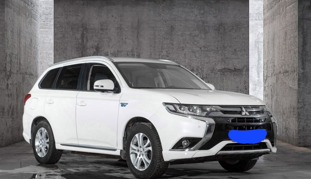 Mitsubishi Outlander Hybrid, 2016, Blyfri 95 / Elektrisk (hybrid), automatisk