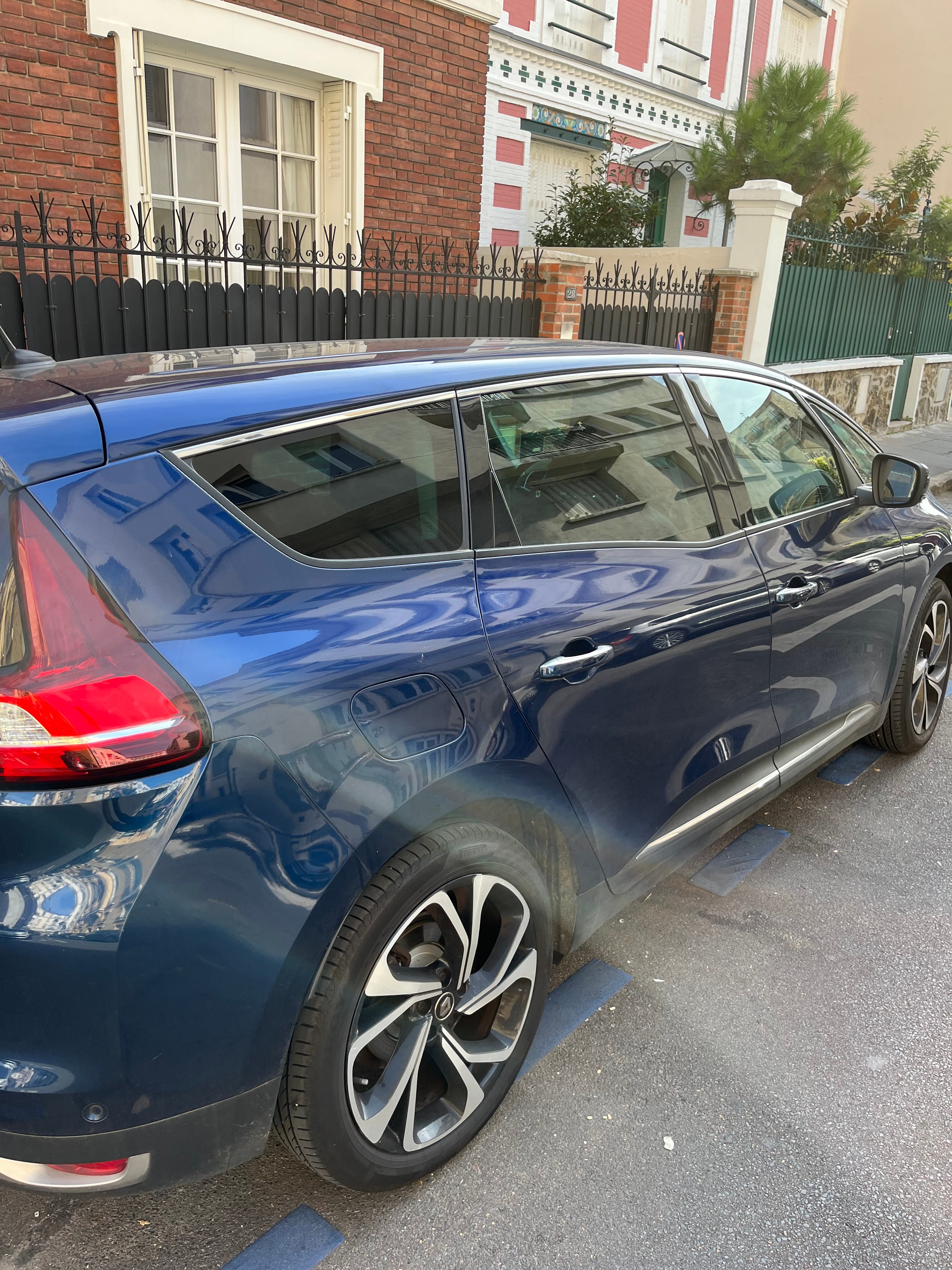 Renault Grand Scenic TCE 140 avec GPS