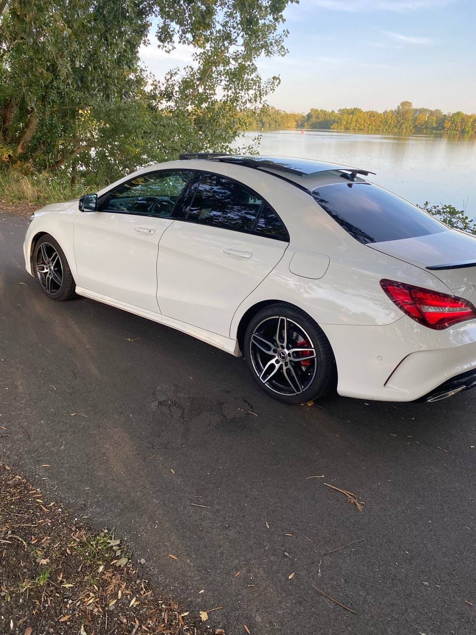 Mercedes-Benz CLA 200 avec GPS