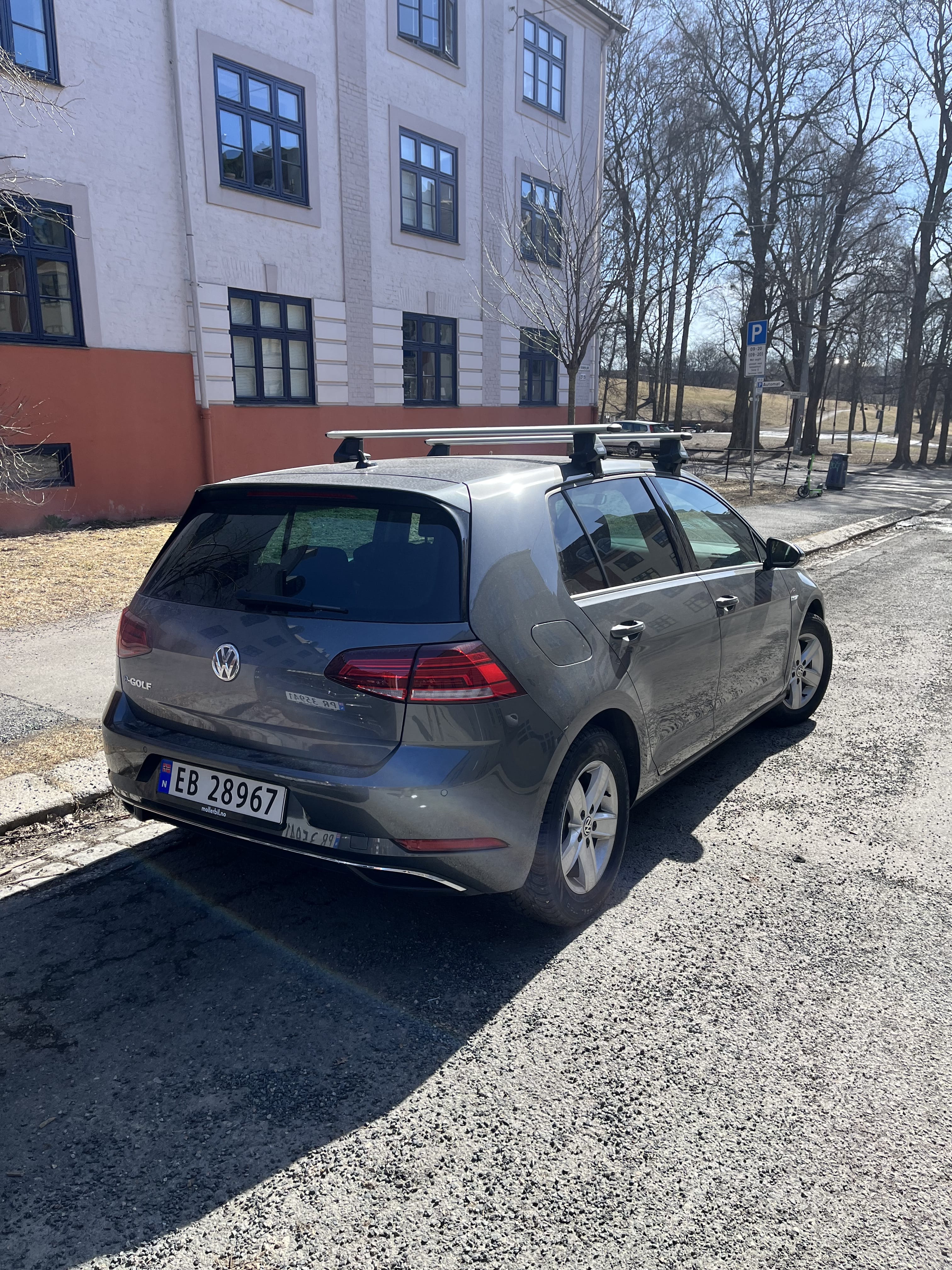 Volkswagen e-Golf with GPS
