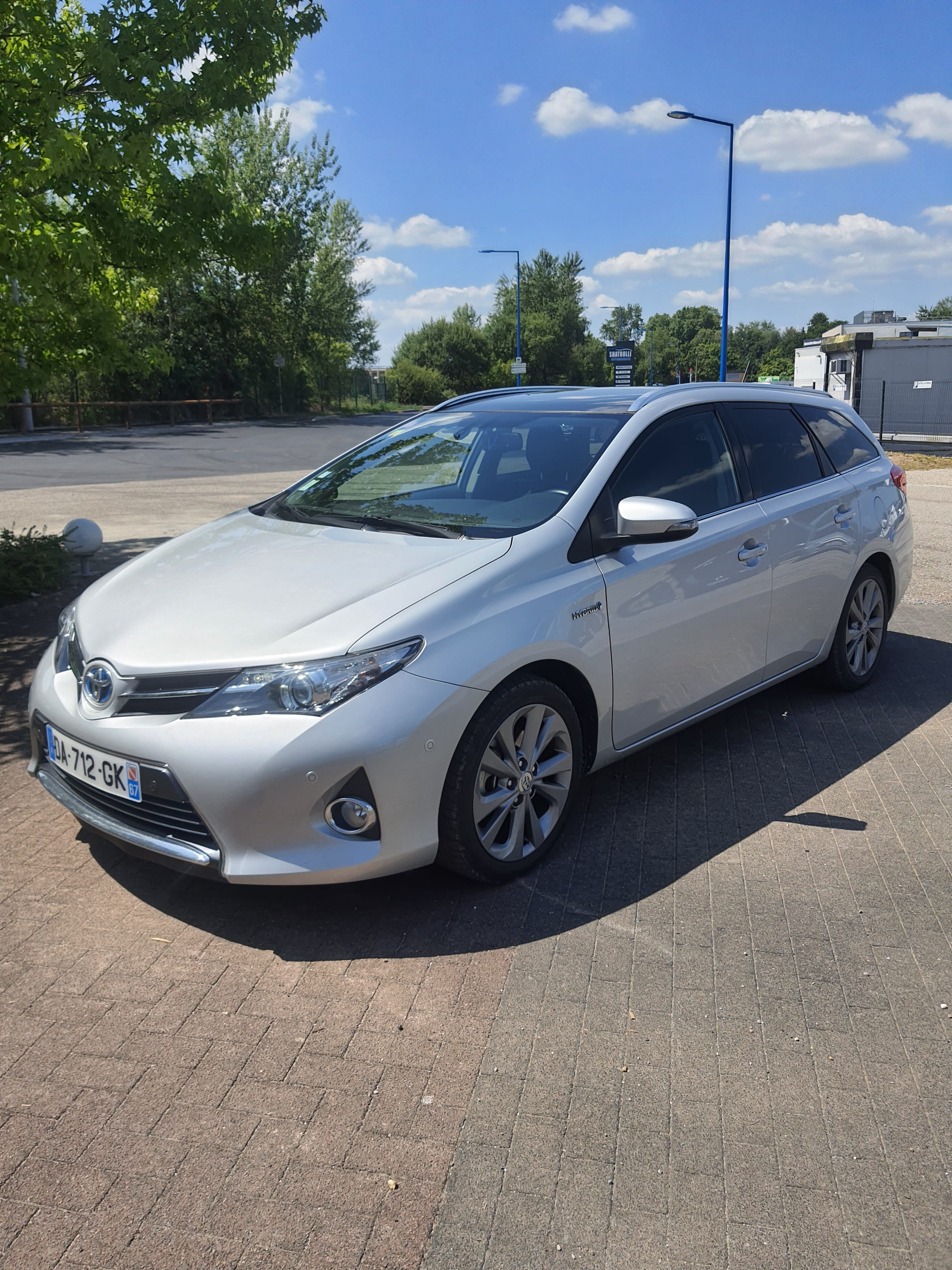 Toyota Auris 1.8 hybride E10, 2013, Essence 95 / Électrique (hybride), automatique