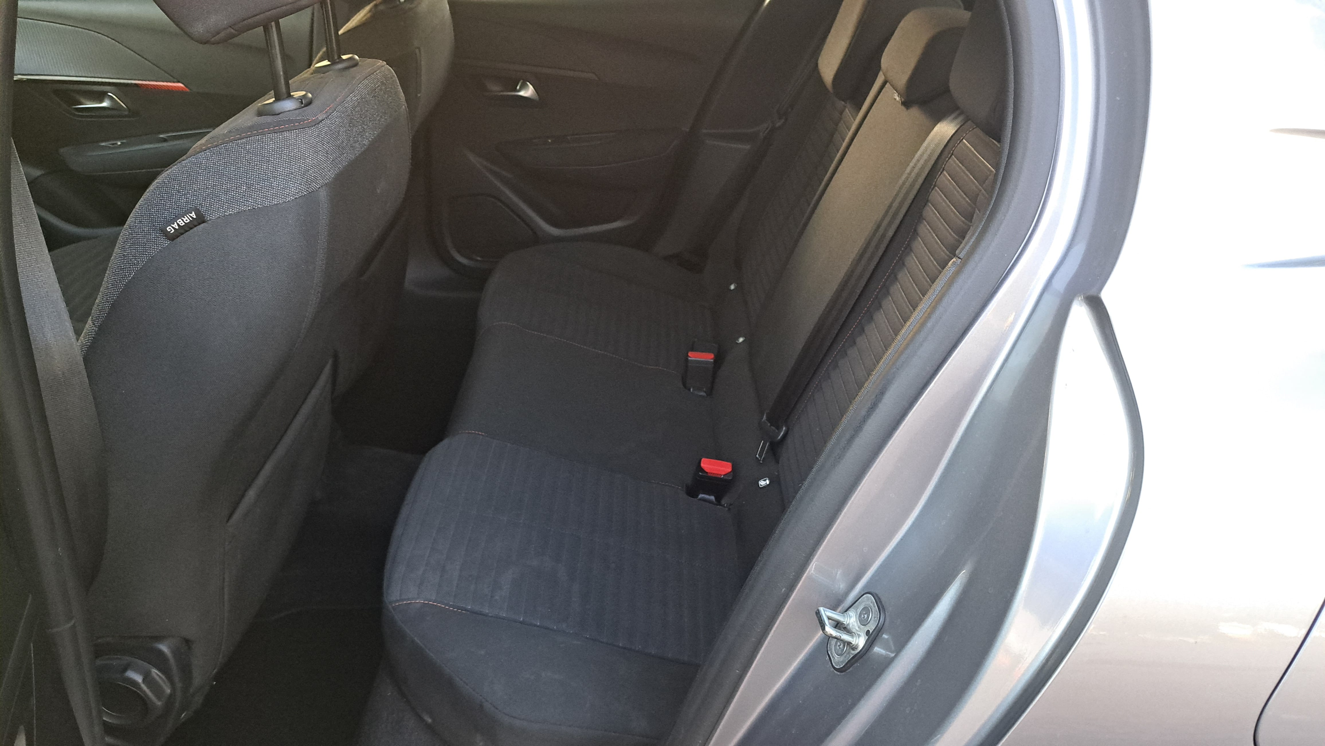 Peugeot 208 avec Apple CarPlay