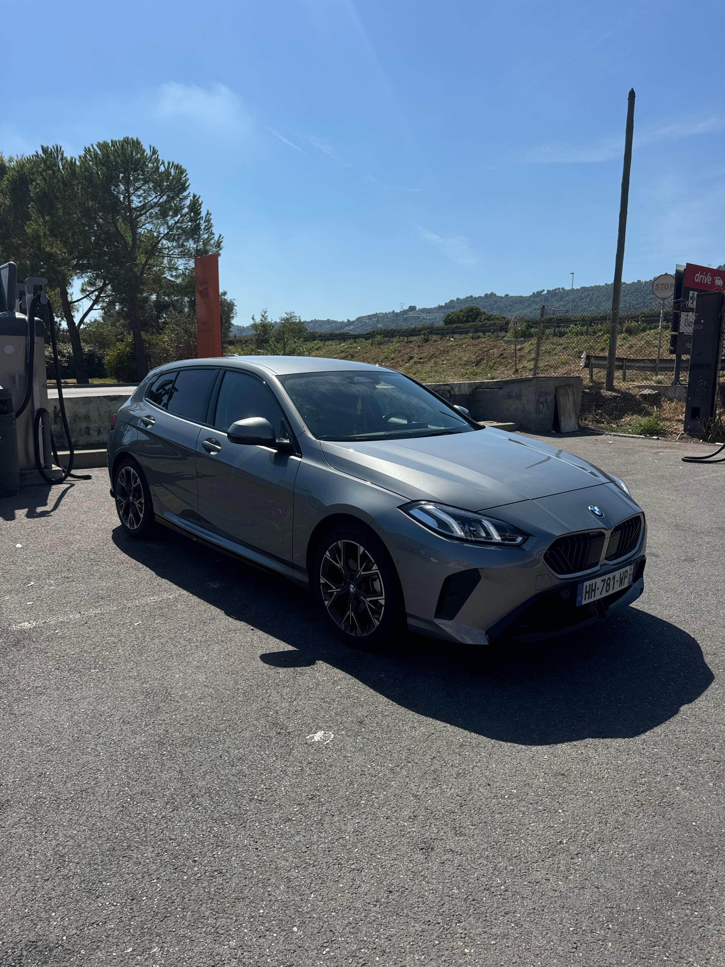 BMW Série 1, 2026, Essence 95 / Électrique (hybride), automatique