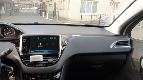 Peugeot 208 Saint-Ouen - FC770KL avec GPS