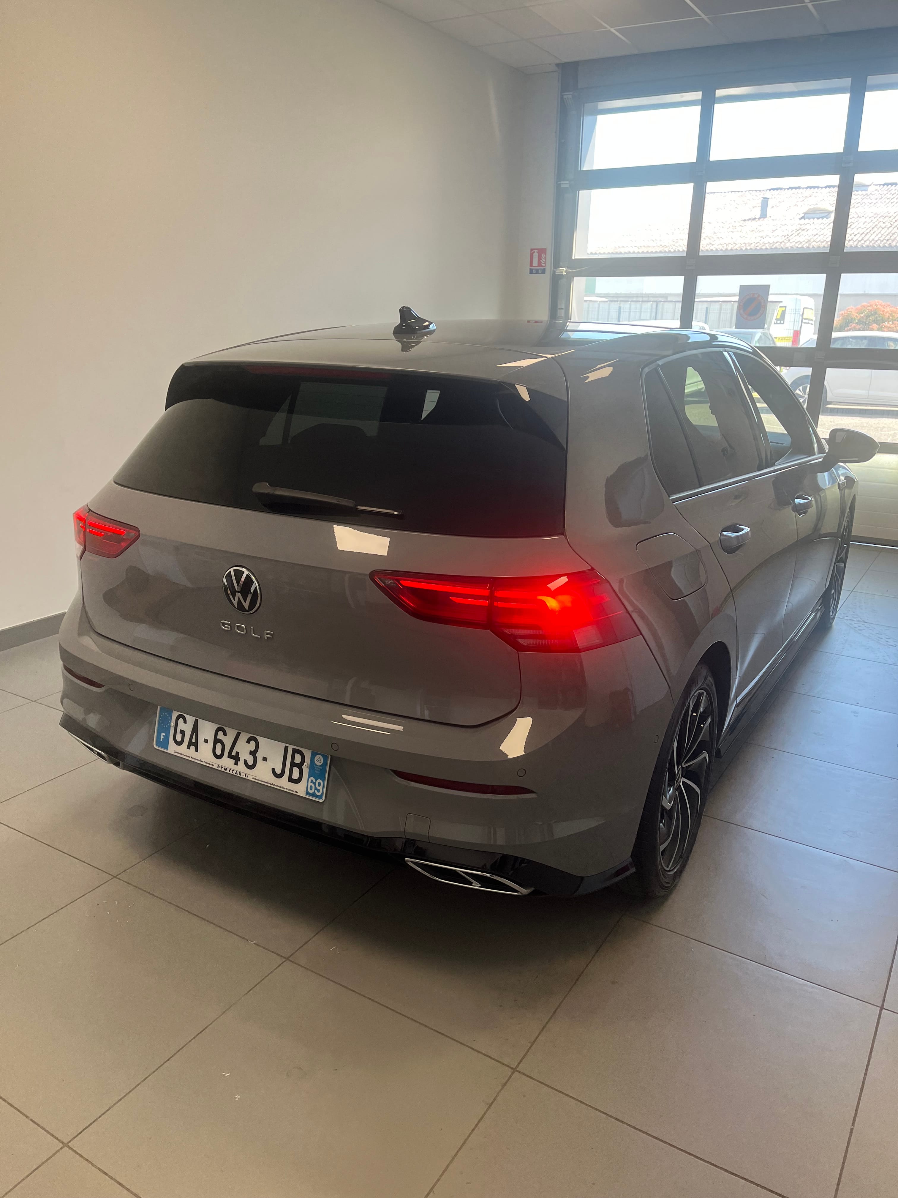 Volkswagen Golf avec Pneus neige