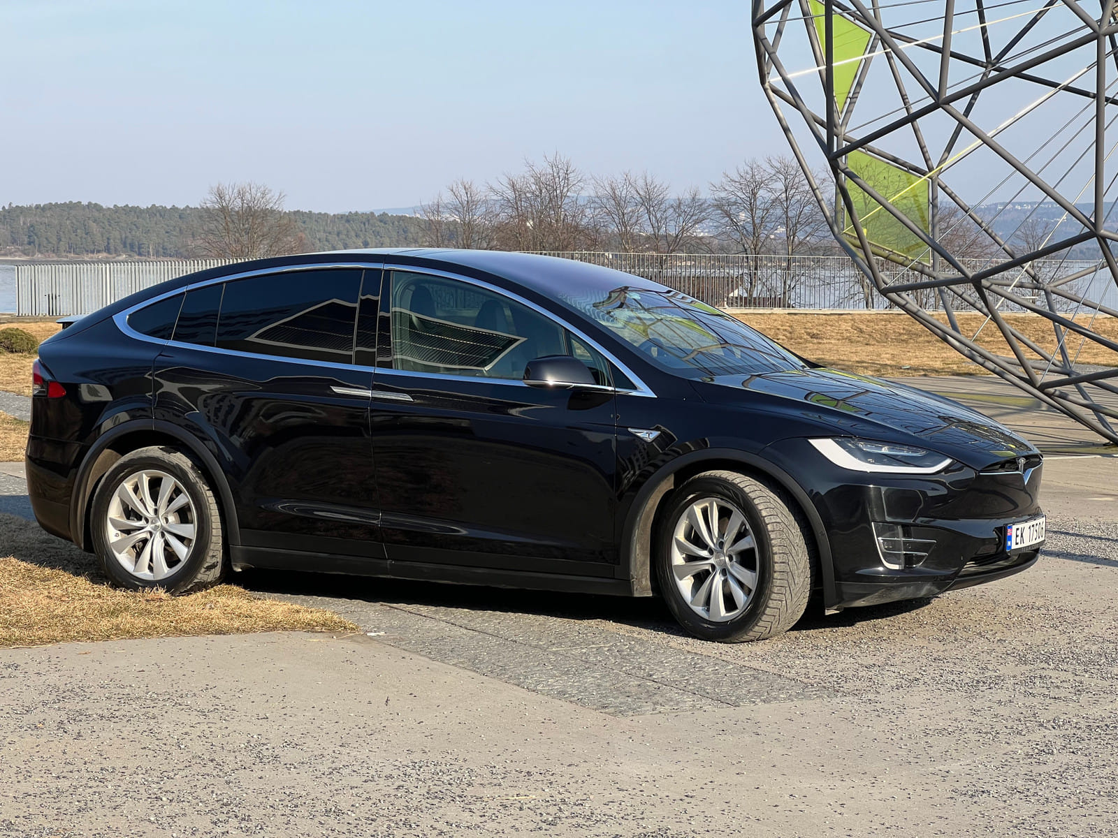 Tesla Model X  Gratis lading med Aircondition