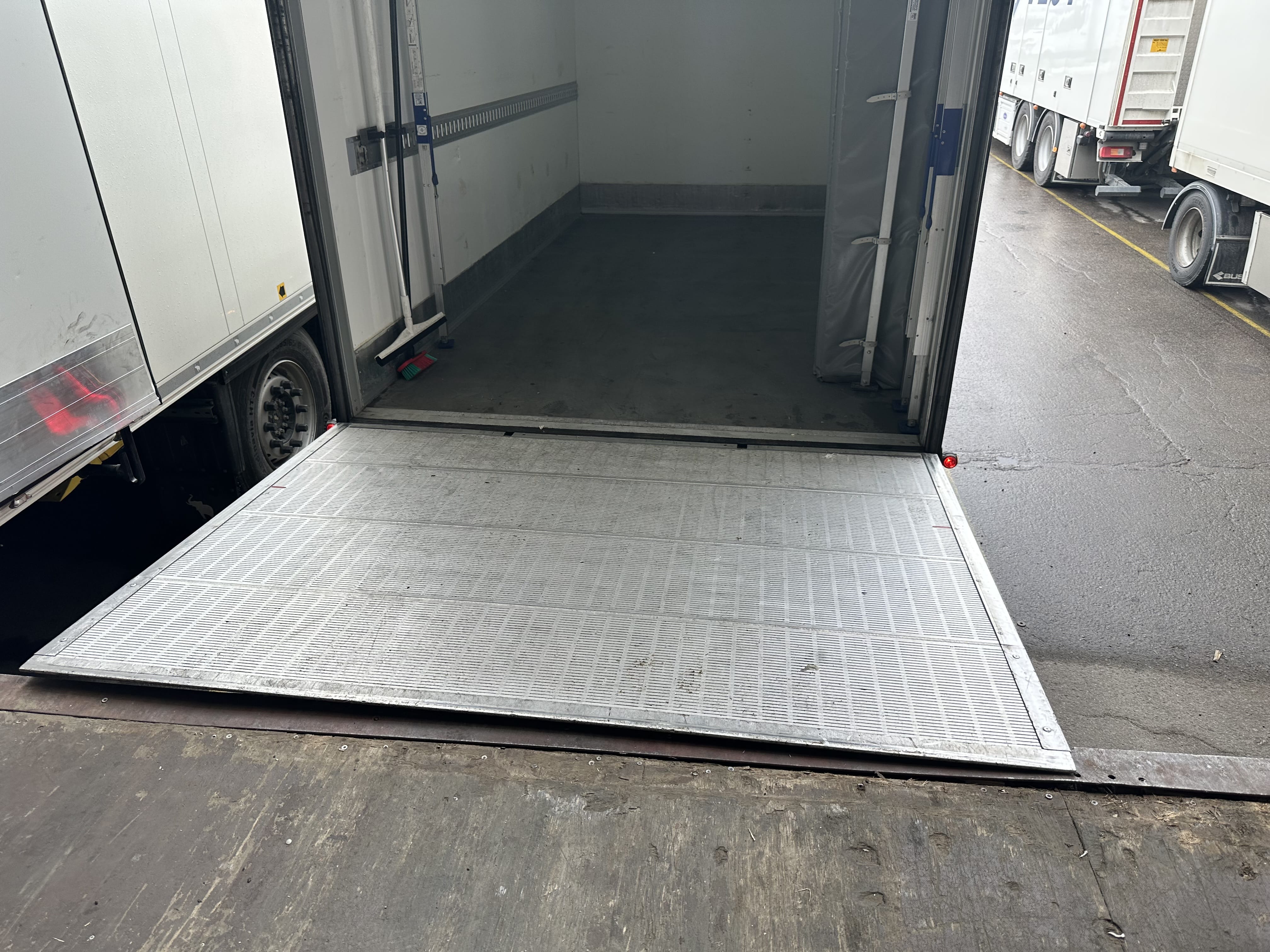 Mercedes-Benz Sprinter Cargo 3500 med Apple CarPlay