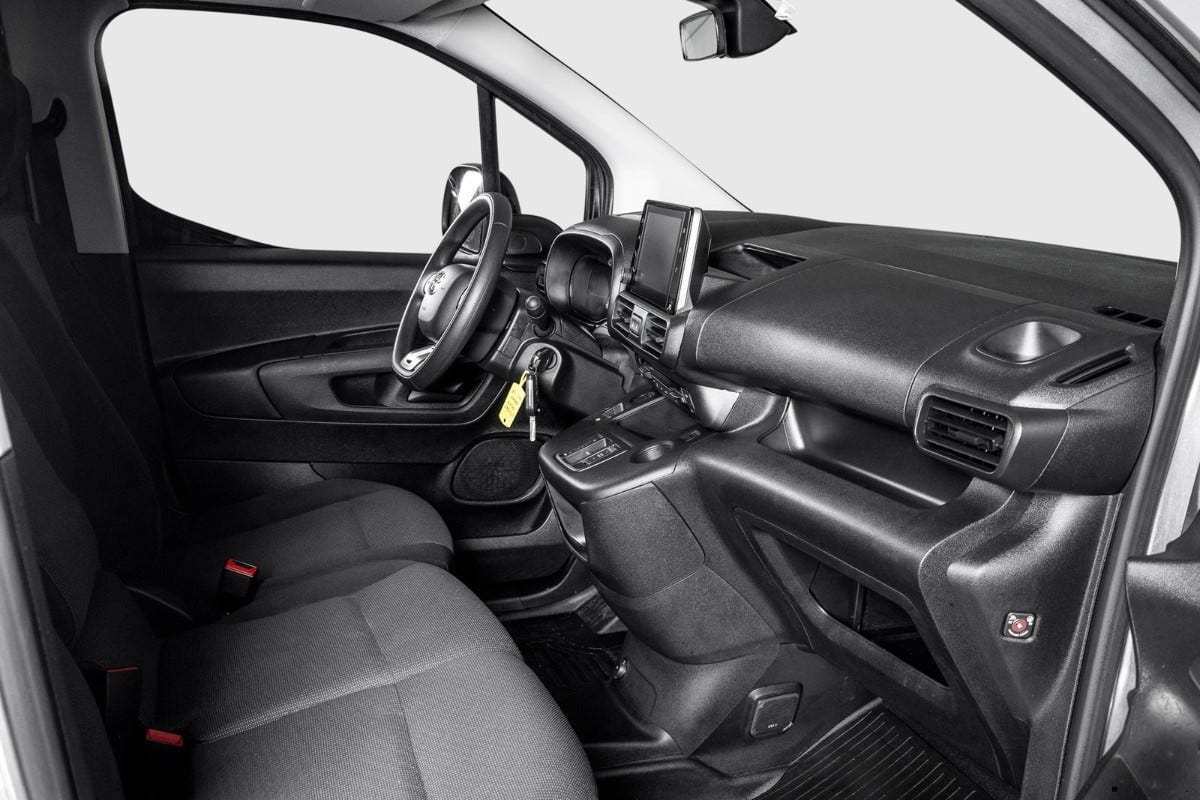 Toyota Proace City Electric Electric 50kwt med Apple CarPlay
