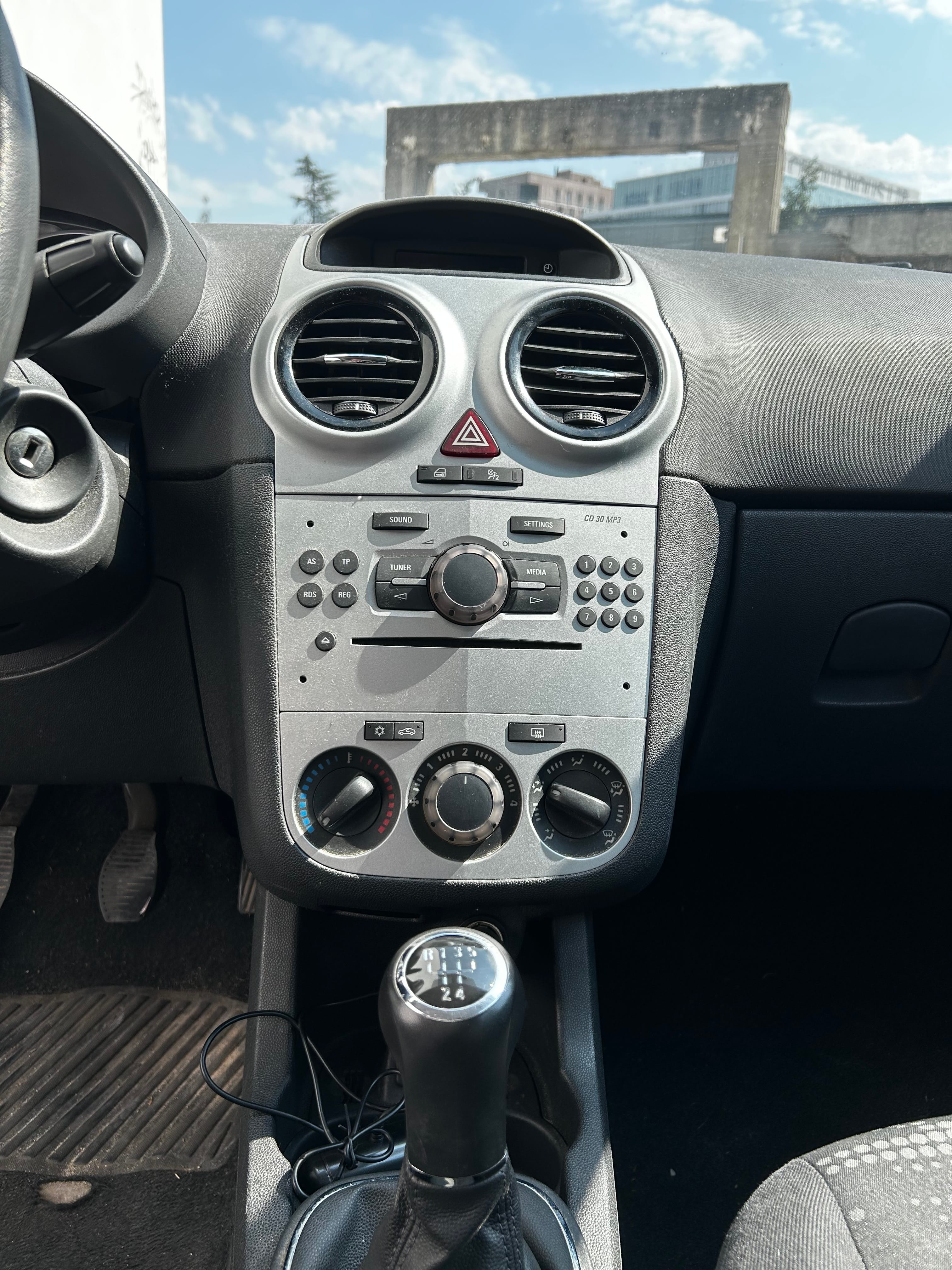 Opel Corsa avec Autoradio