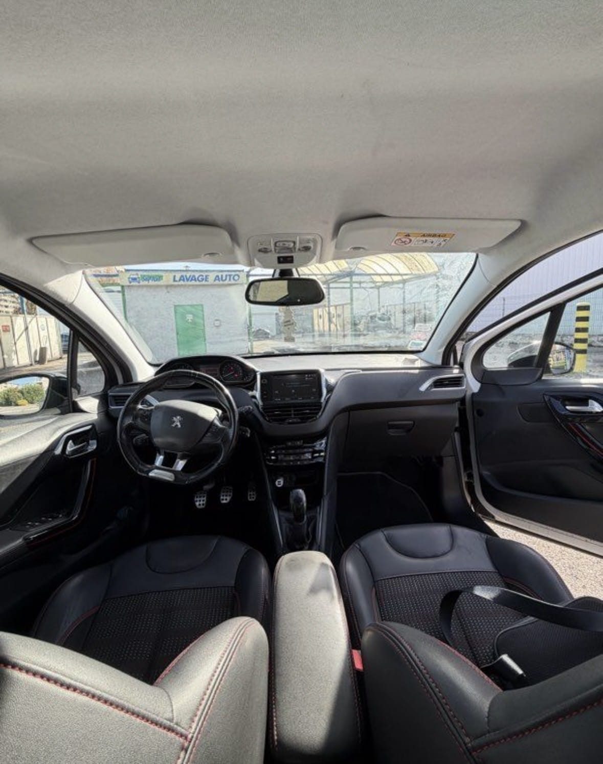 Peugeot 208 GT Line avec GPS