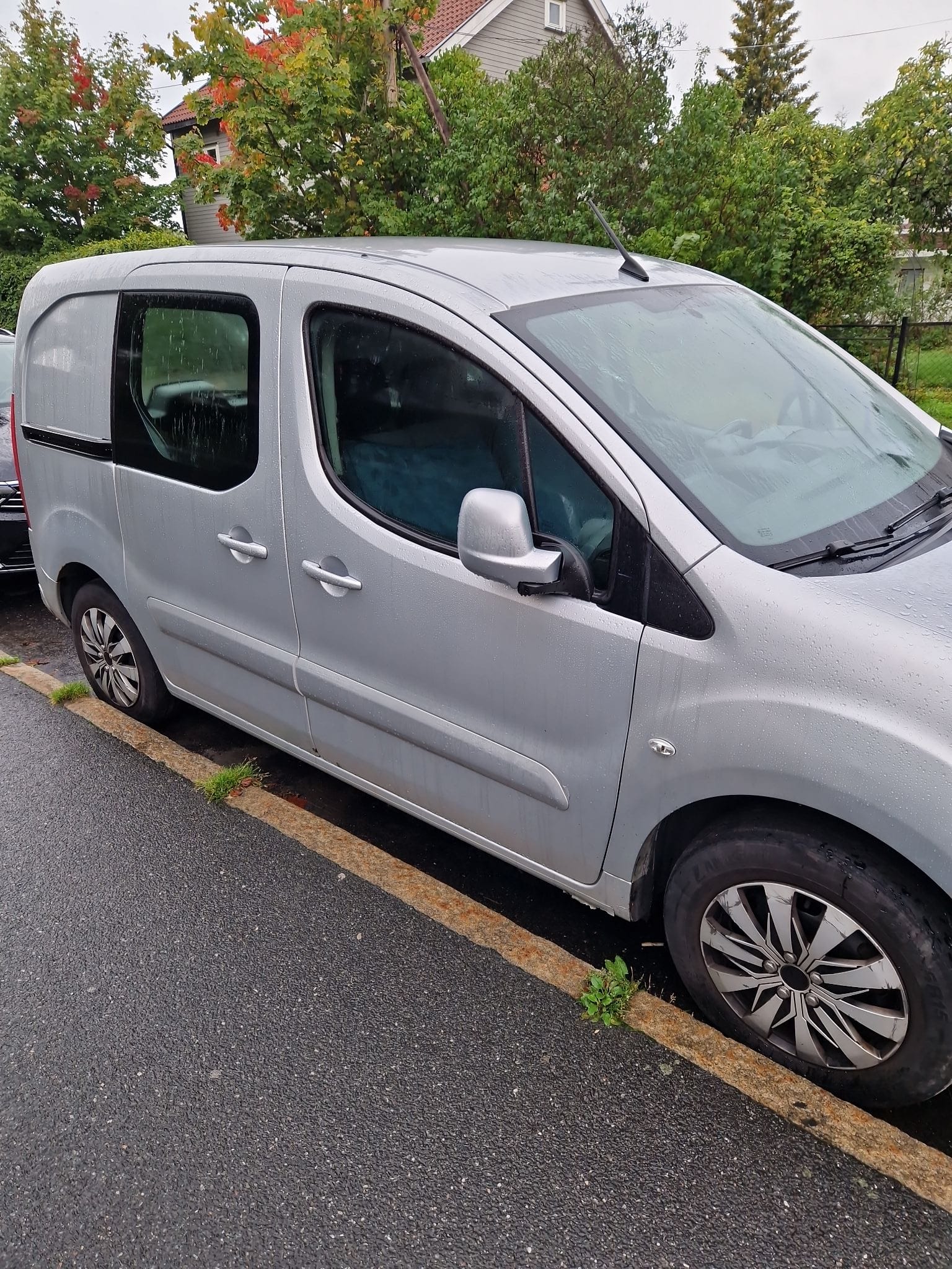 Peugeot Partner med Lydinngang