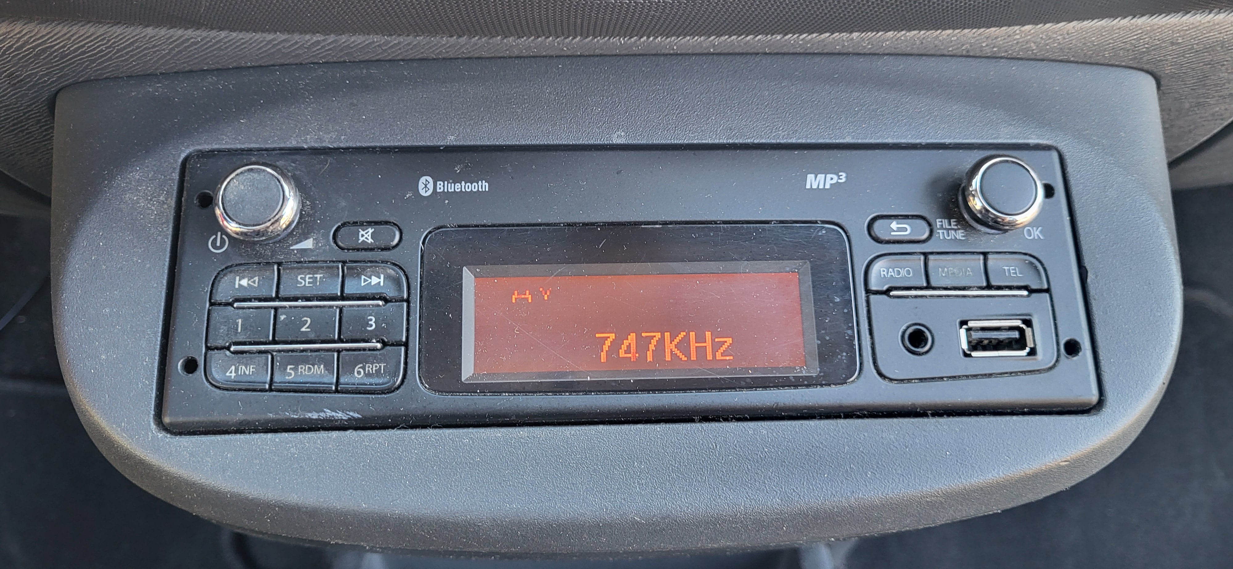 Renault Twingo II avec Entrée audio / iPod