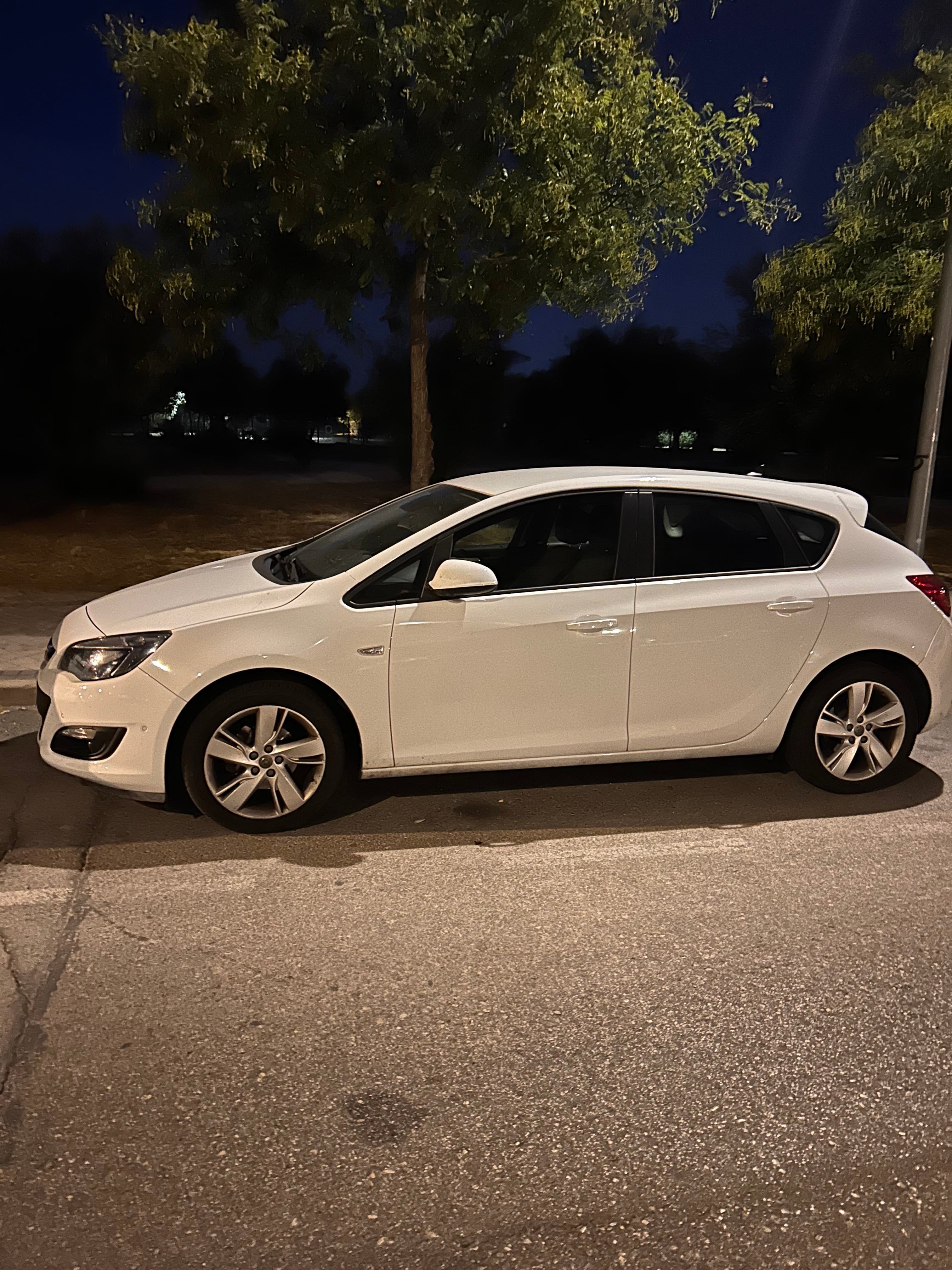 Opel Astra, 2015, Gasolina 95