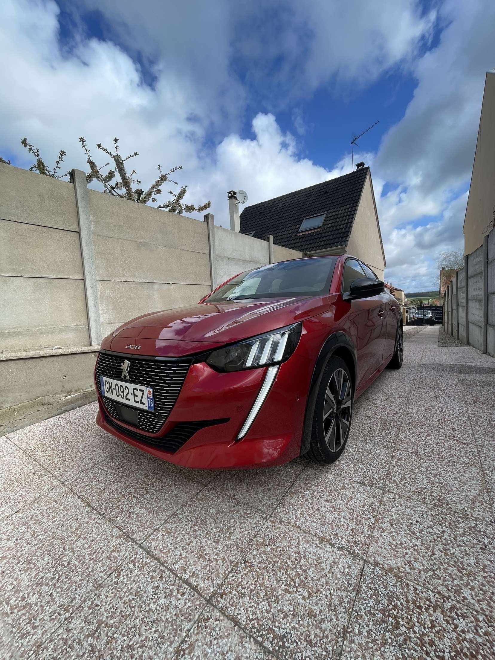 Peugeot 208, 2022, Essence 95 / Électrique (hybride), automatique