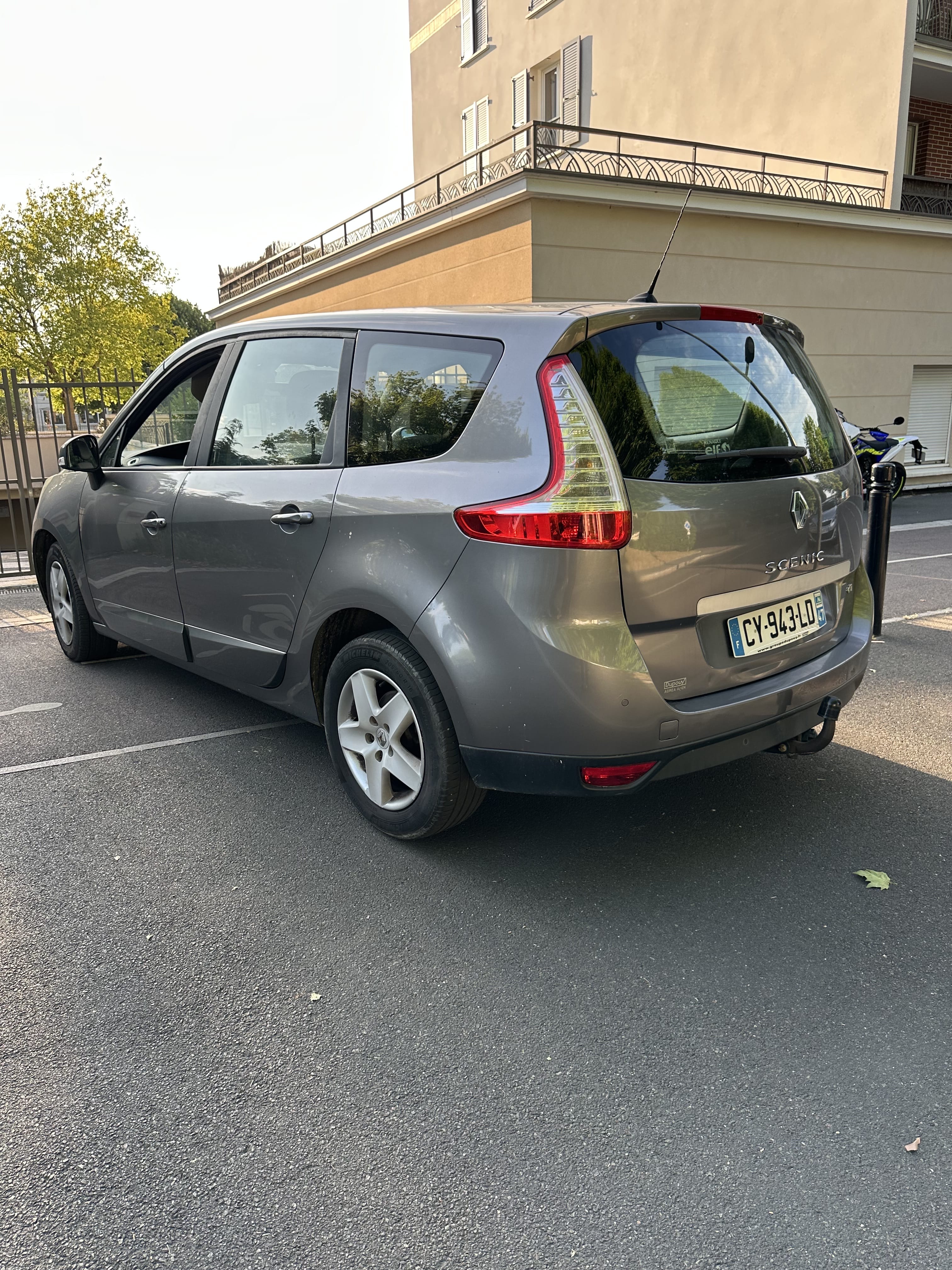 Renault Grand Scenic avec Climatisation