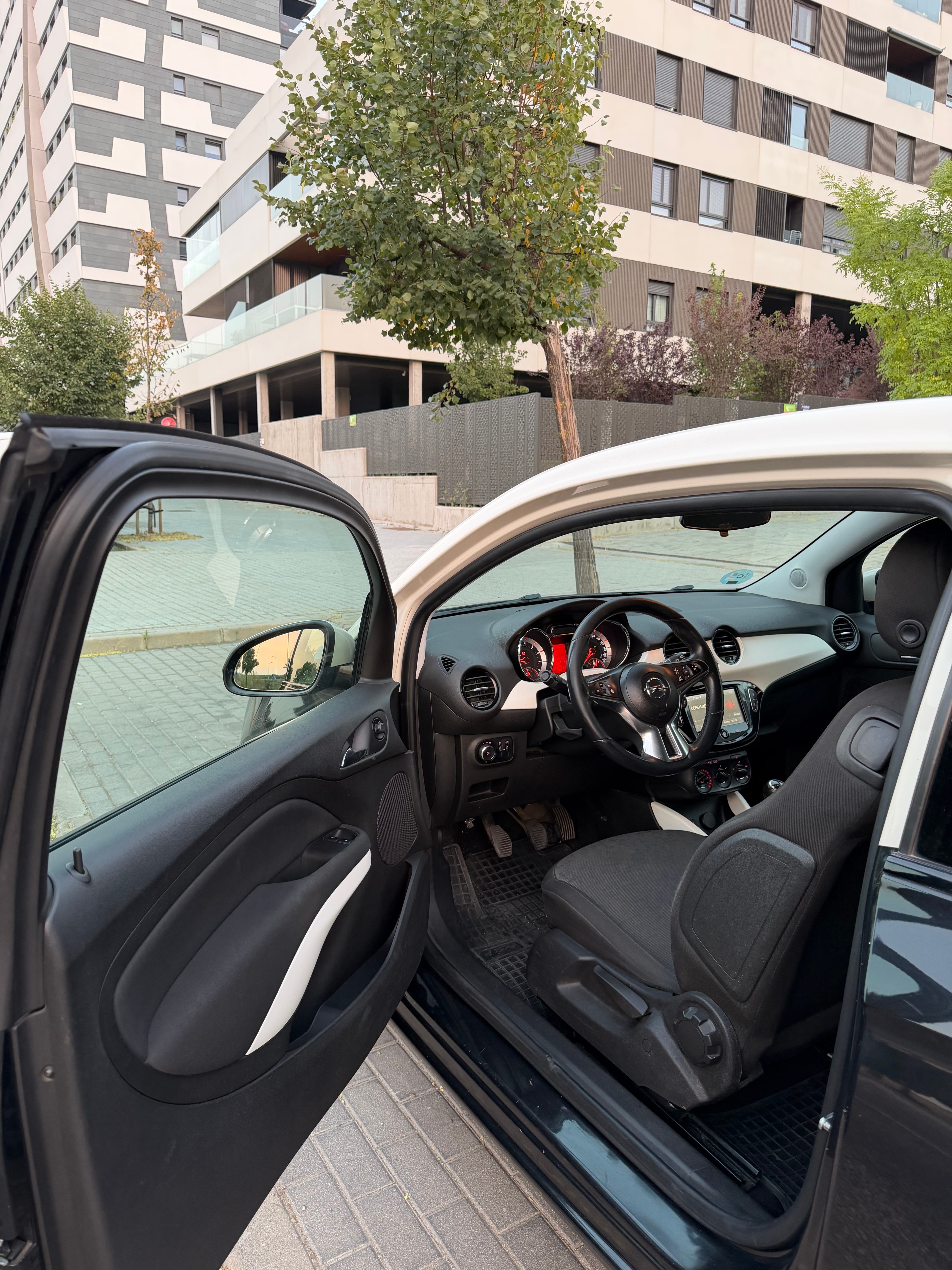 Opel Adam avec Autoradio