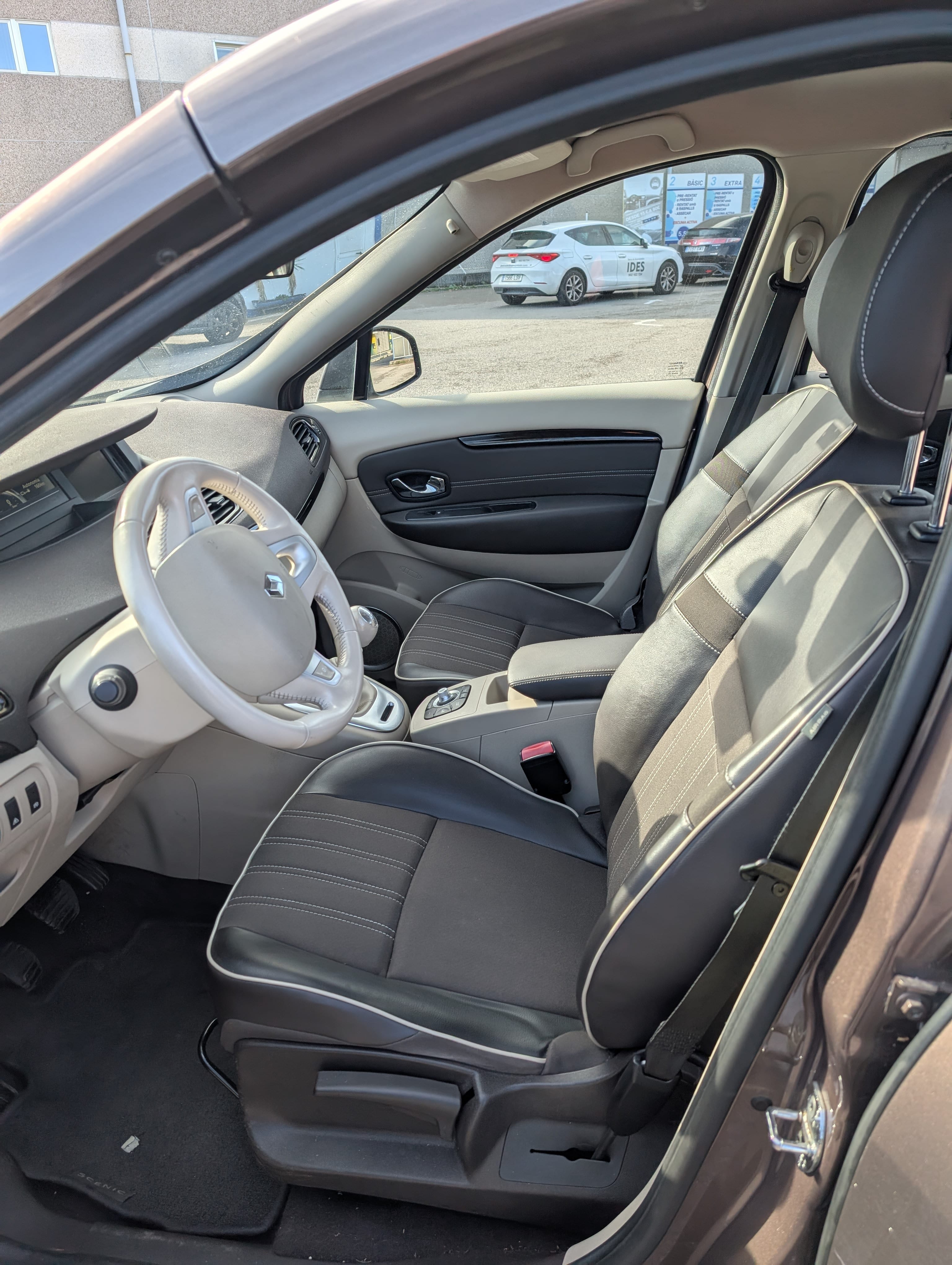 Renault Grand Scenic avec Pneus neige