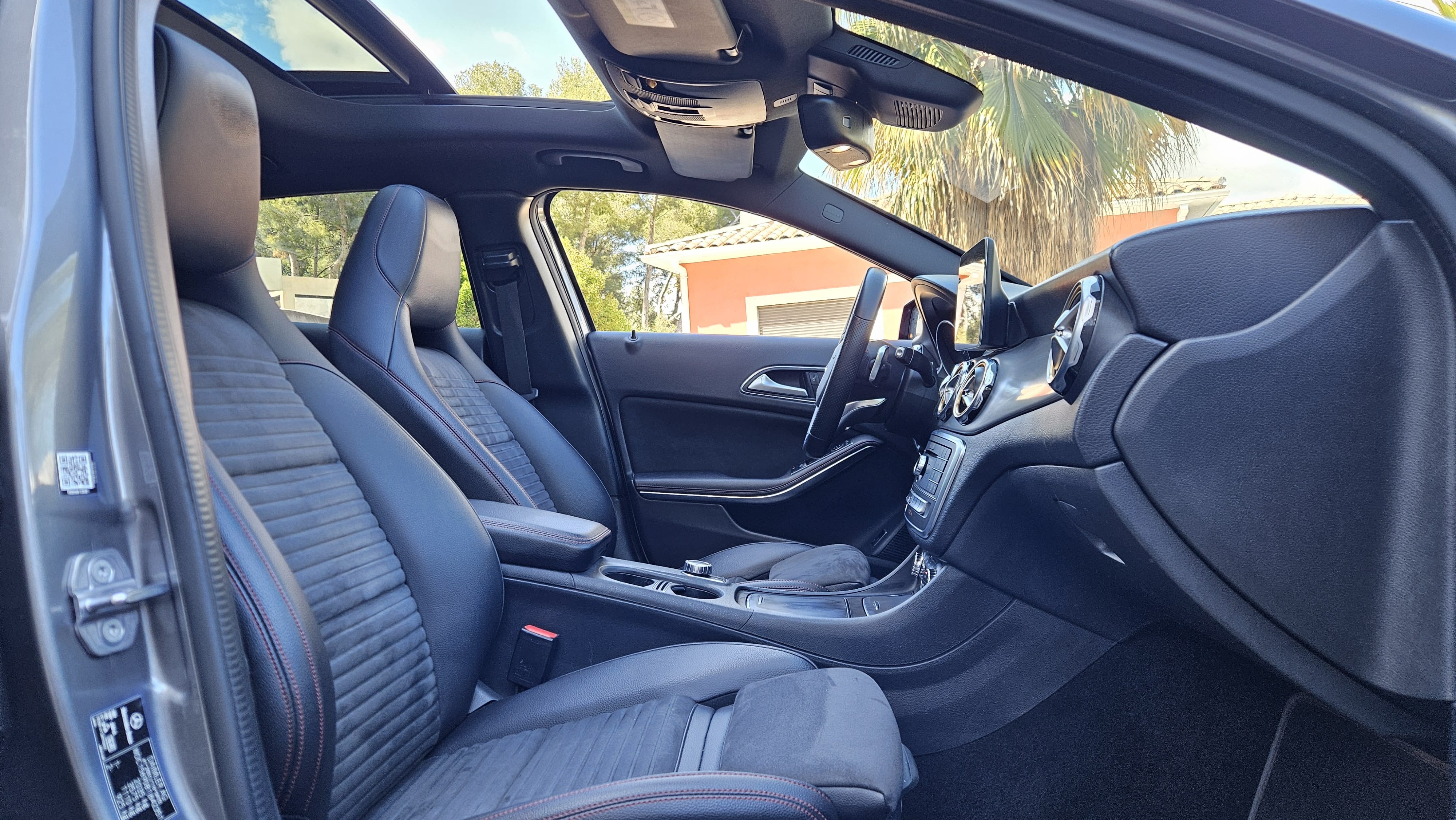 Mercedes-Benz GLA 200 avec Régulateur de vitesse