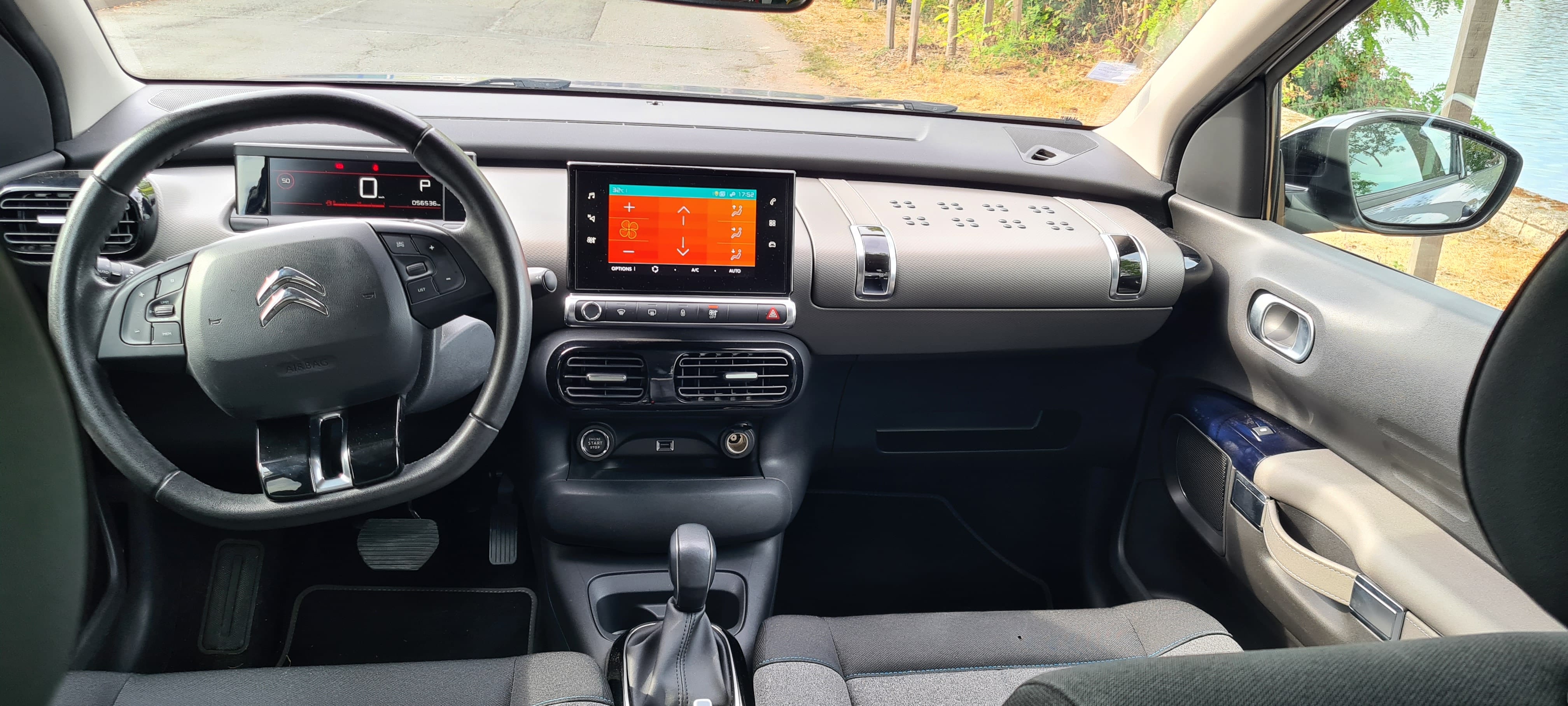 Citroen C4 Cactus with GPS