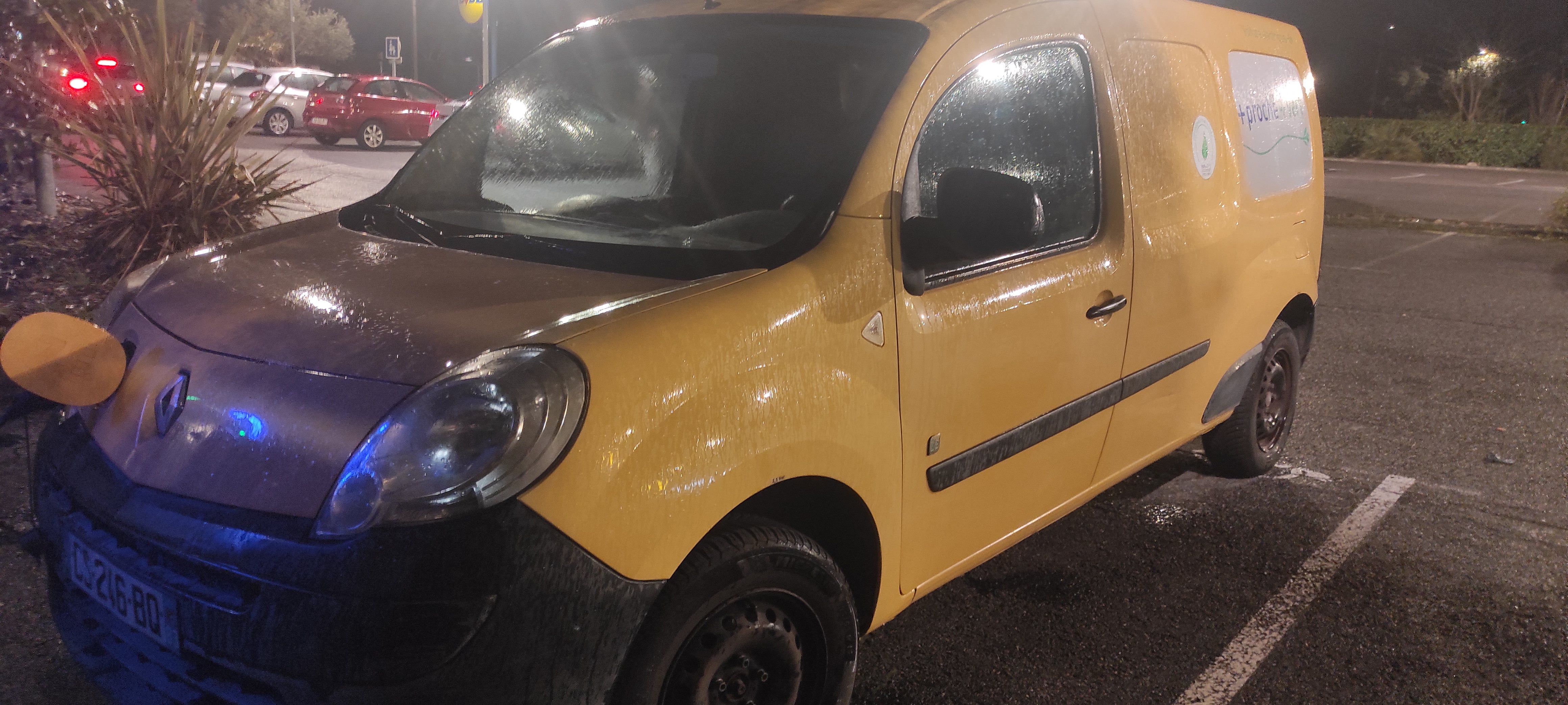 Renault Kangoo Express ZE Maxi volume intérieur, possibilité de se garer partout