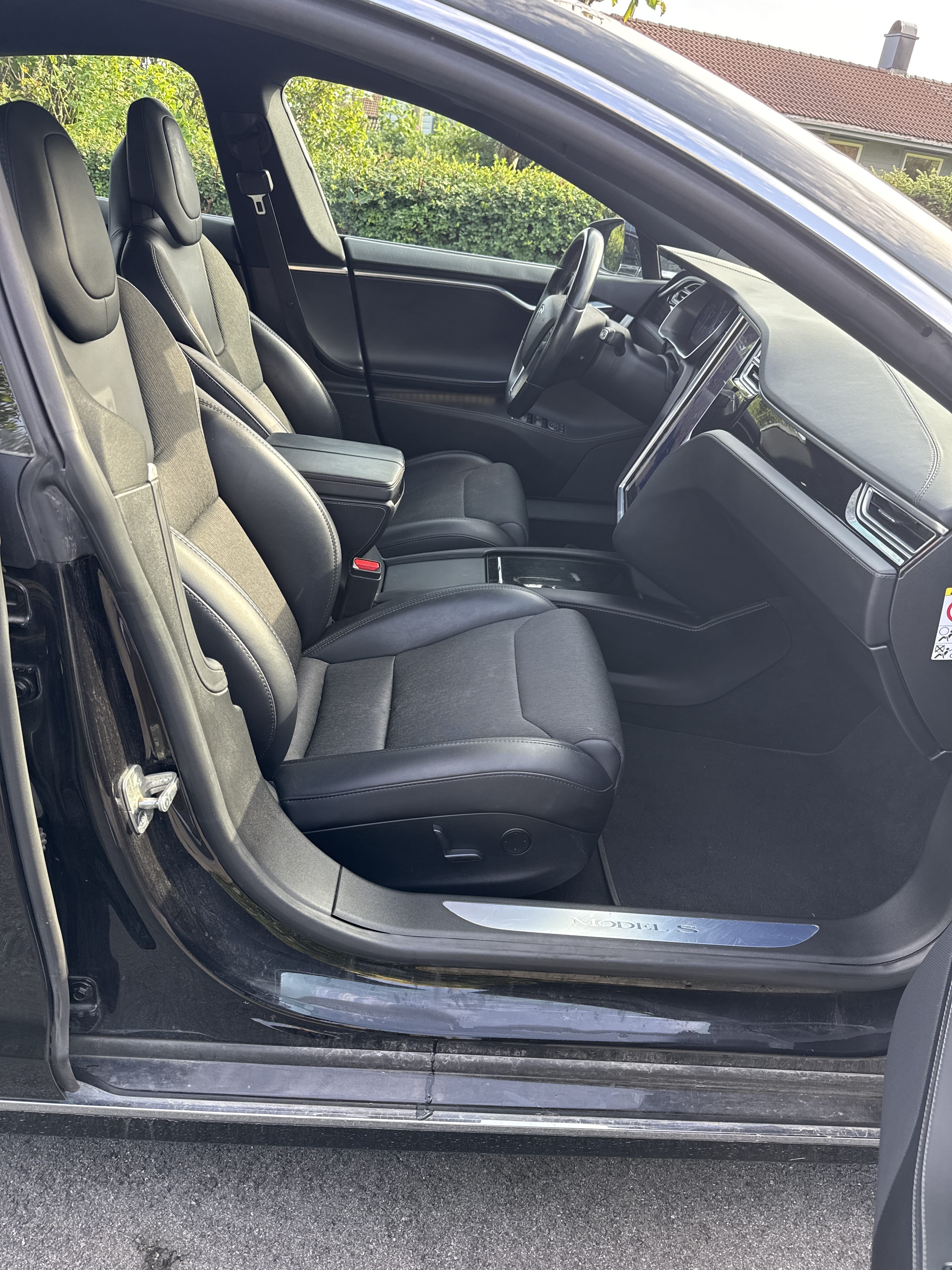 Tesla Model S 75D med Bluetooth audio