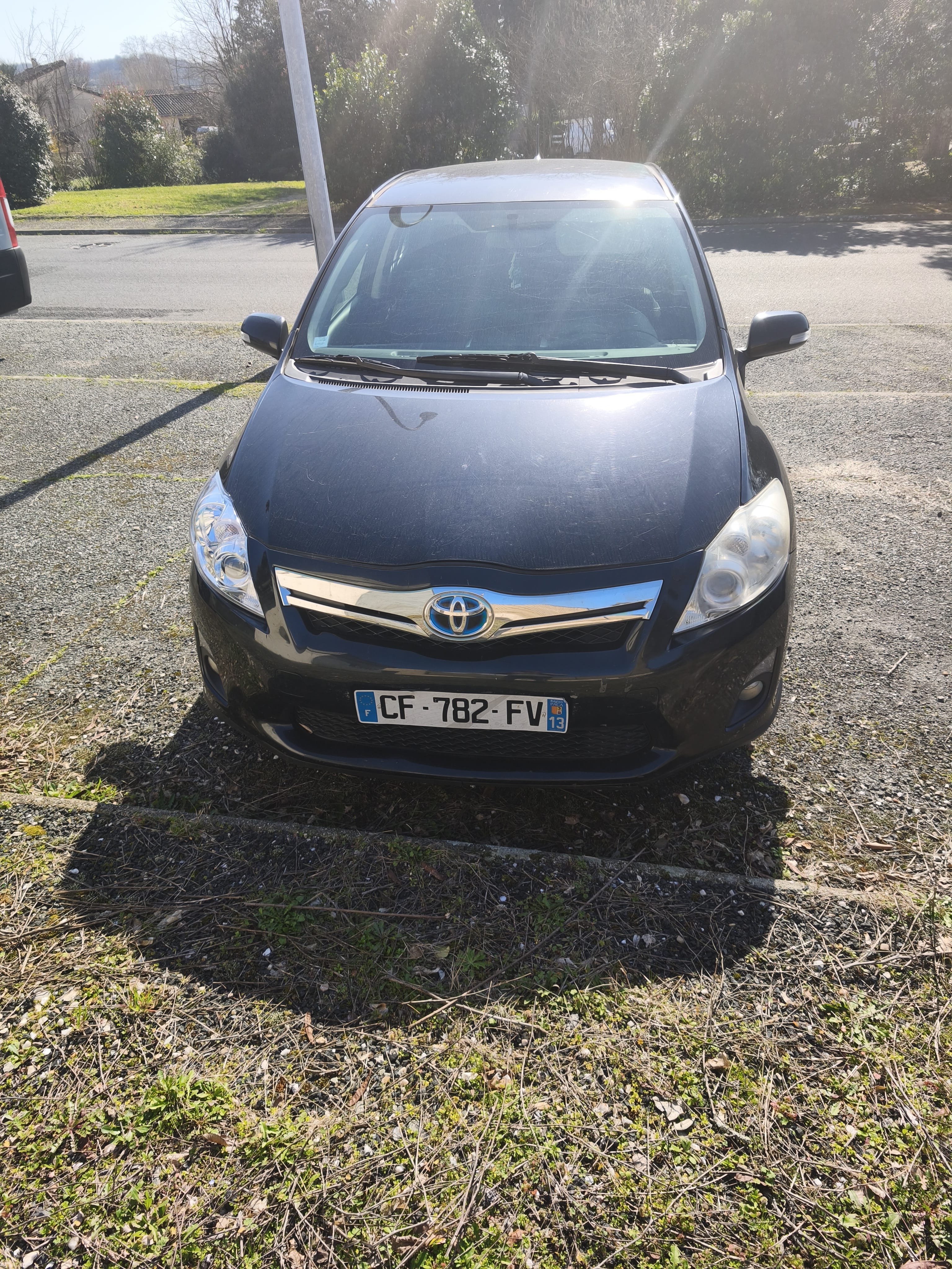 Toyota Auris, 2012, Essence 95 / Électrique (hybride), automatique
