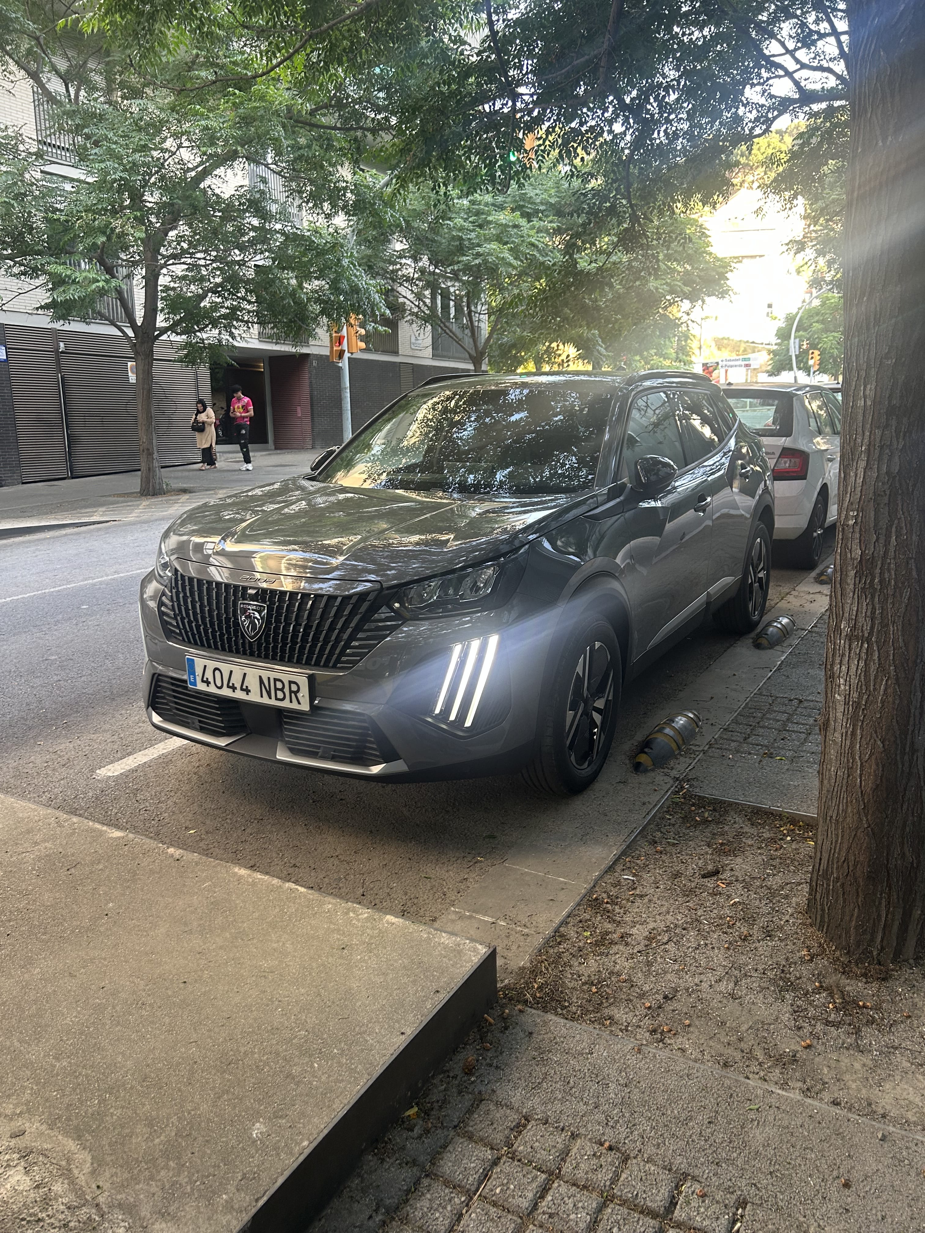 Peugeot 2008 Hybrid 145CV (Nuevo, Junio 2025) con Apple CarPlay