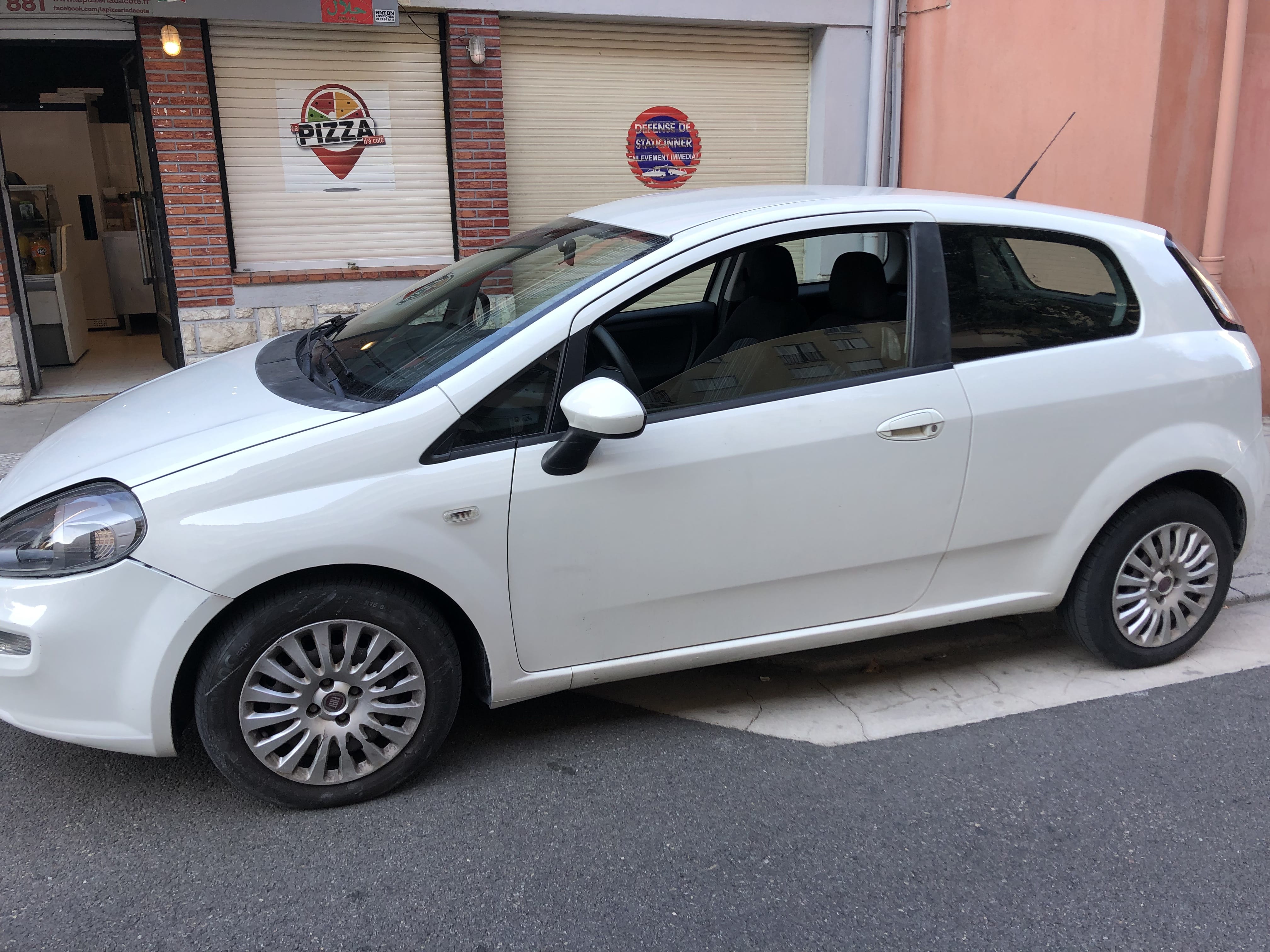Fiat Punto Evo 1.2i avec Climatisation