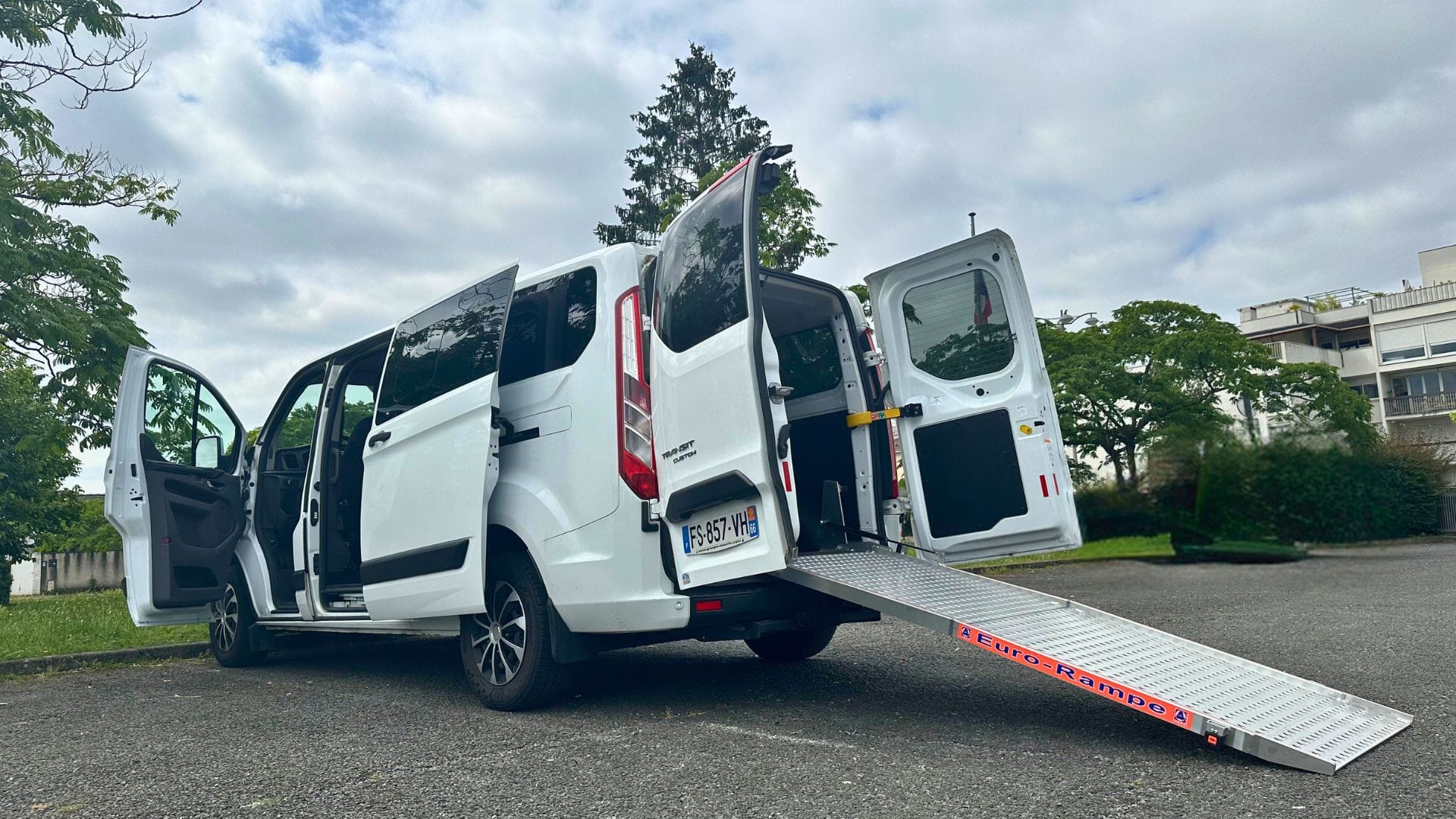 Ford Transit Custom Kombi 9 Places - PMR avec Coffre de toit