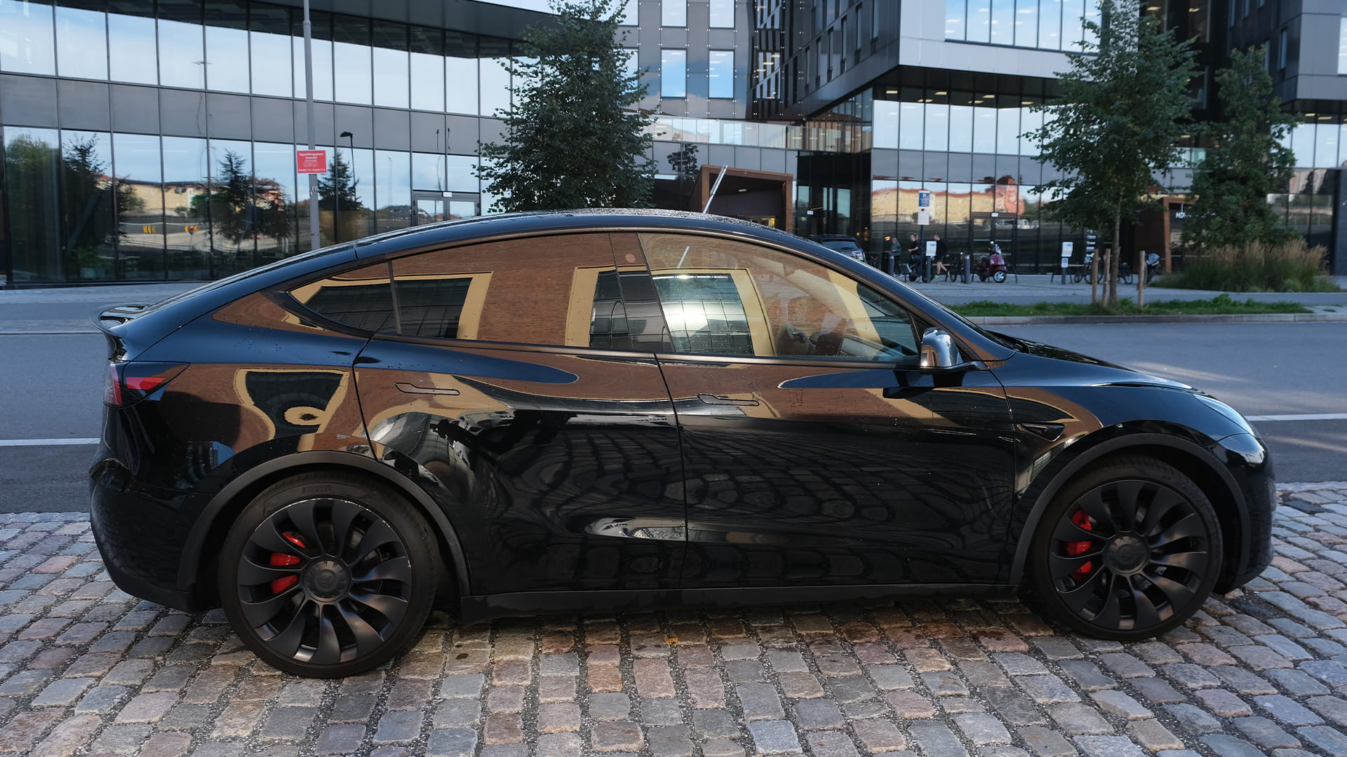 Tesla Model Y Performance med Aircondition